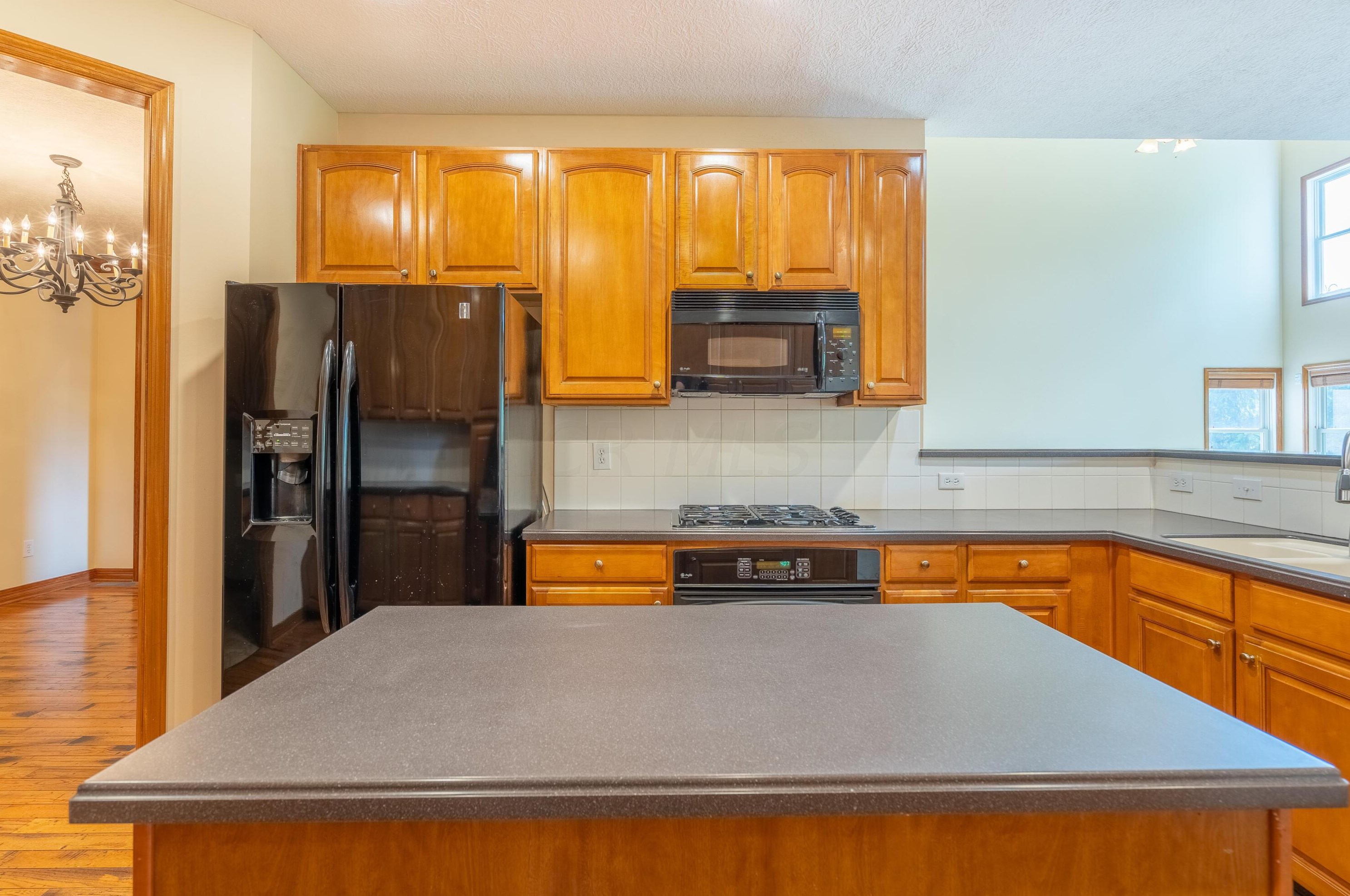 4697 Nadine Park Dr, Hilliard OH 43026-6080 exterior