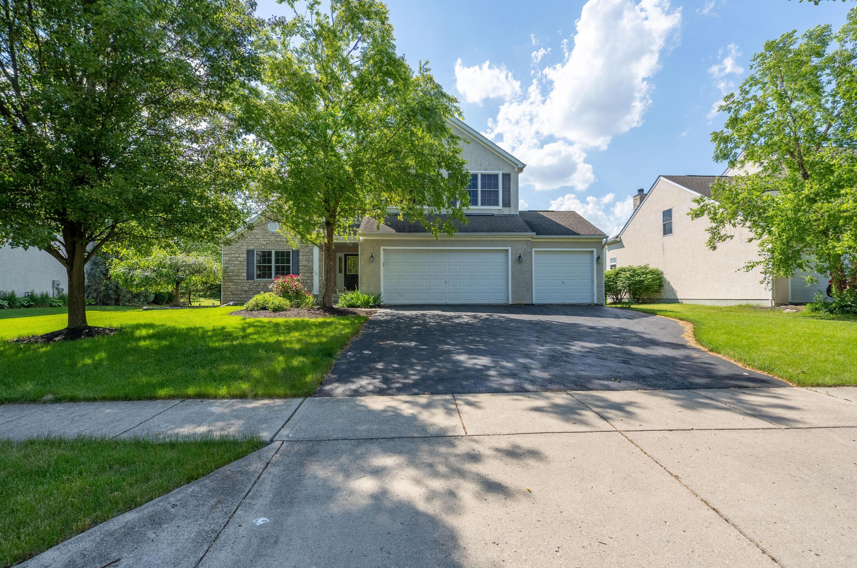 4697 Nadine Park Dr, Hilliard, OH 43026-6075