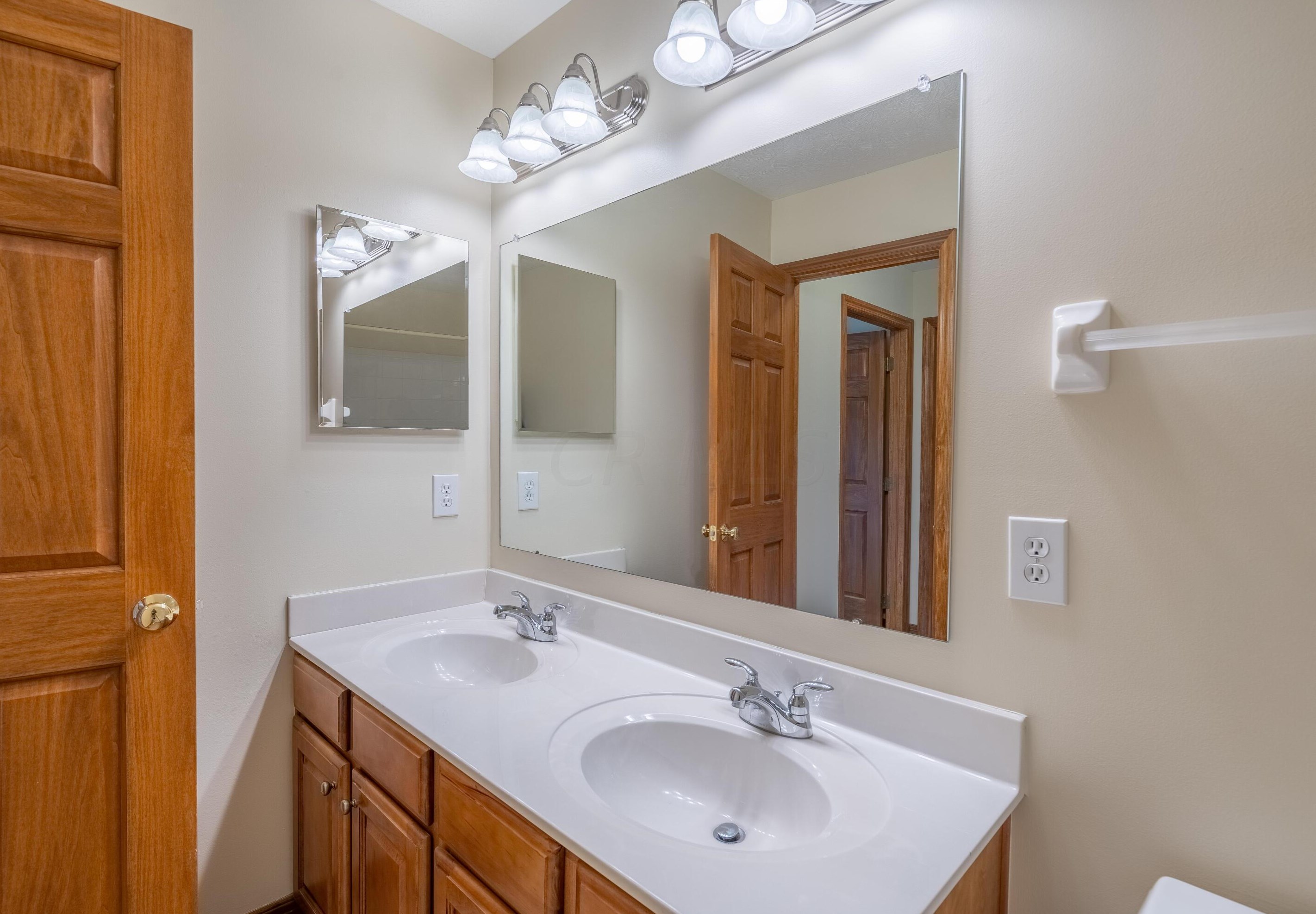 4697 Nadine Park Dr, Hilliard OH 43026-6080 exterior