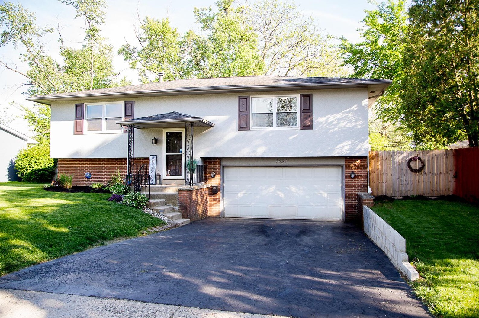 1439 Hempwood Dr, Columbus, OH 43229-3409