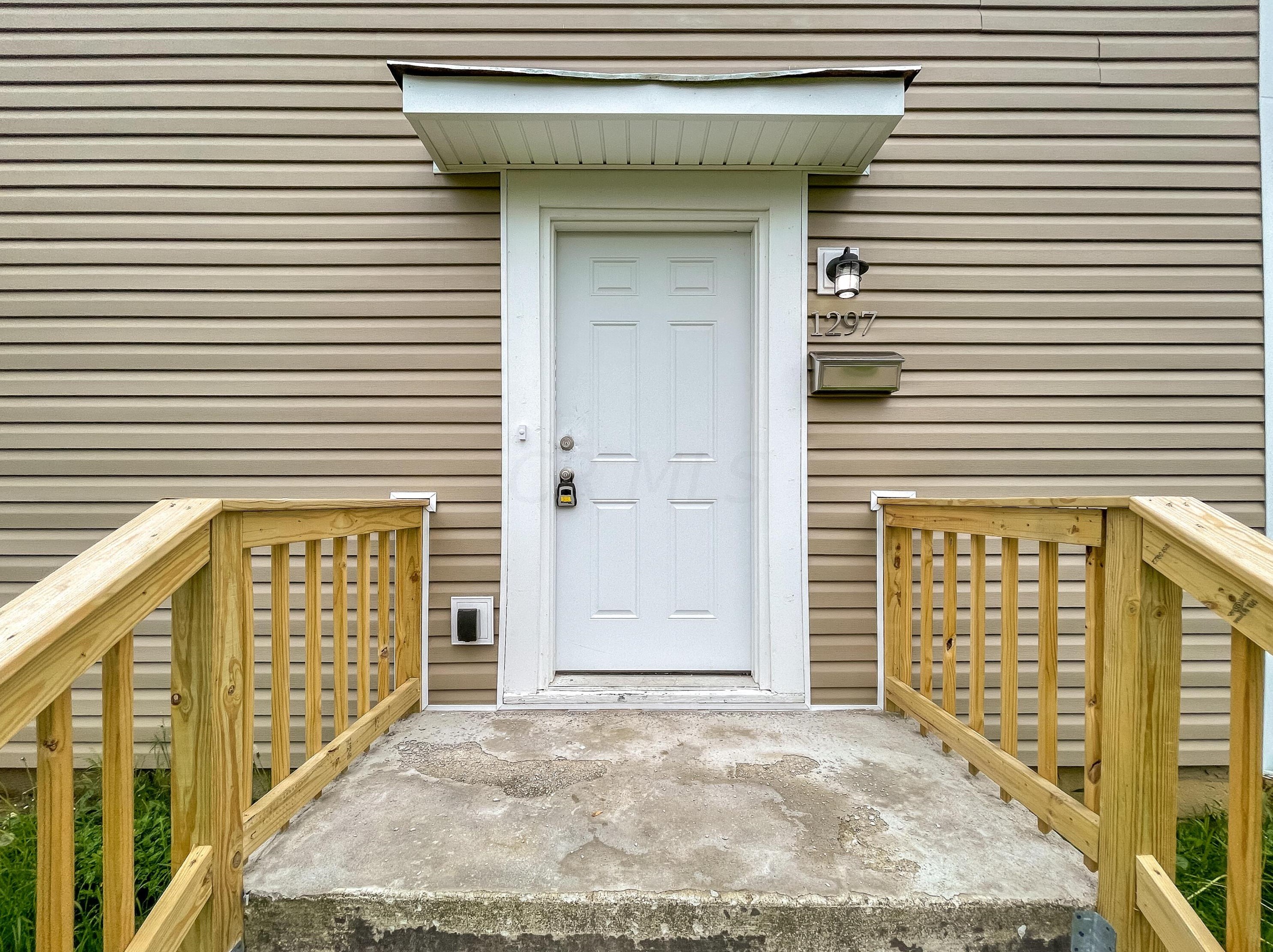 1297 26th Ave, Columbus OH  43211-2207 exterior