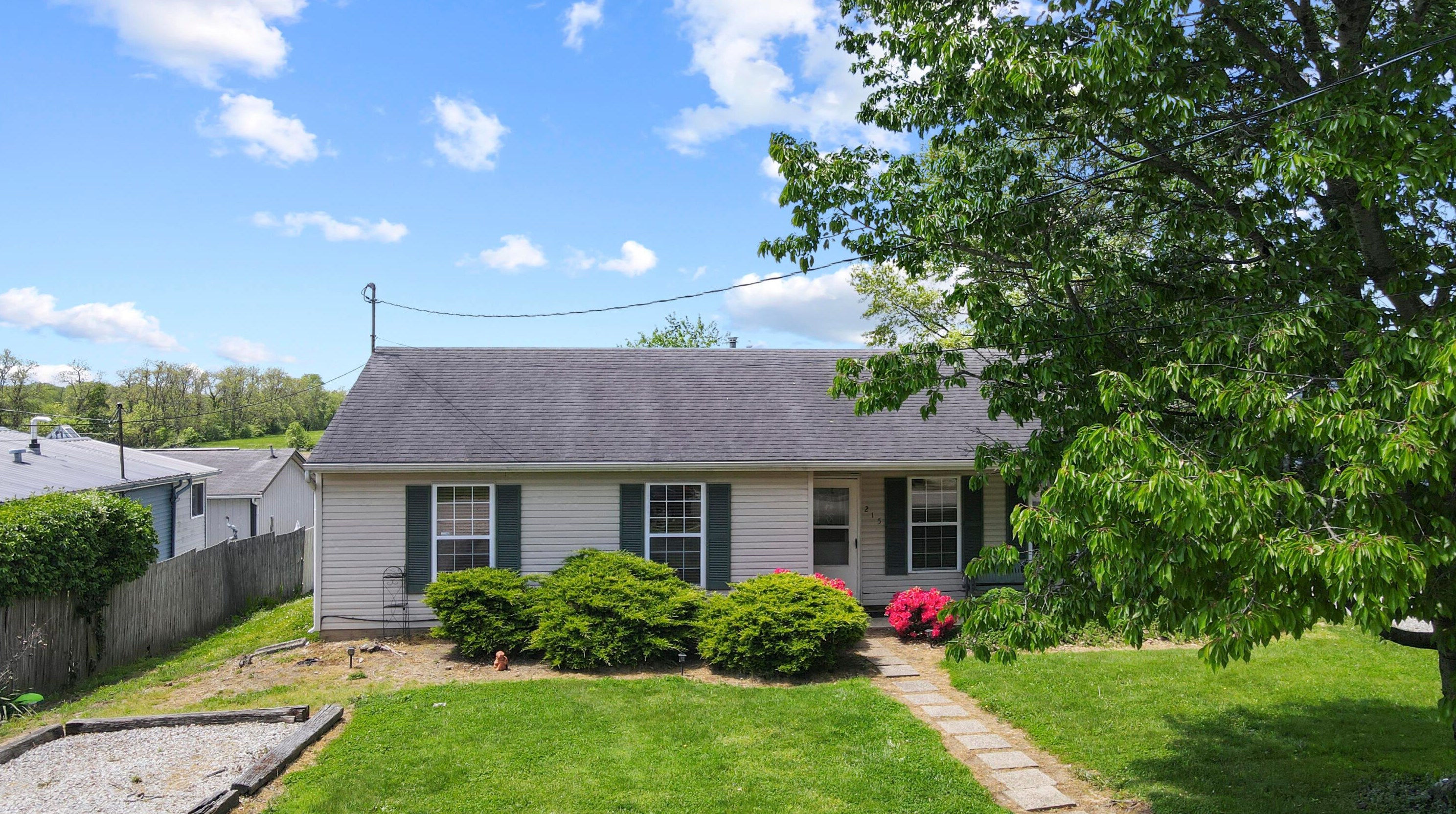 215 2nd St, Pleasantville, OH 43148-7707