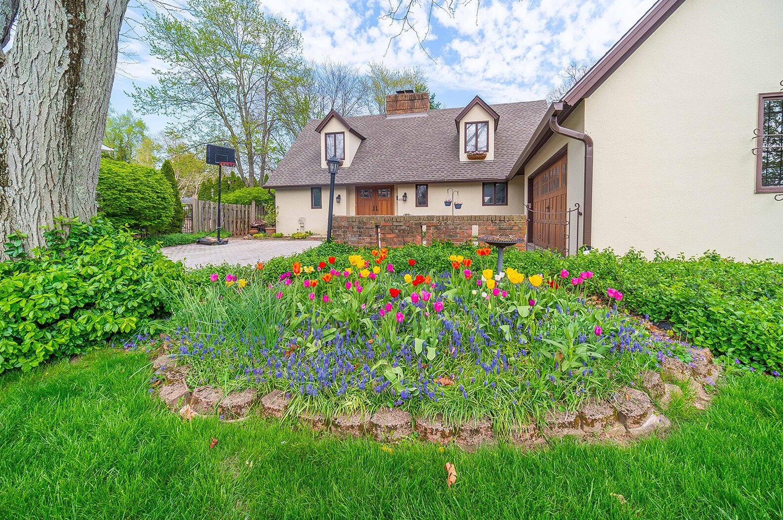 4330 Crown Point Dr, Columbus, OH 43220-4424