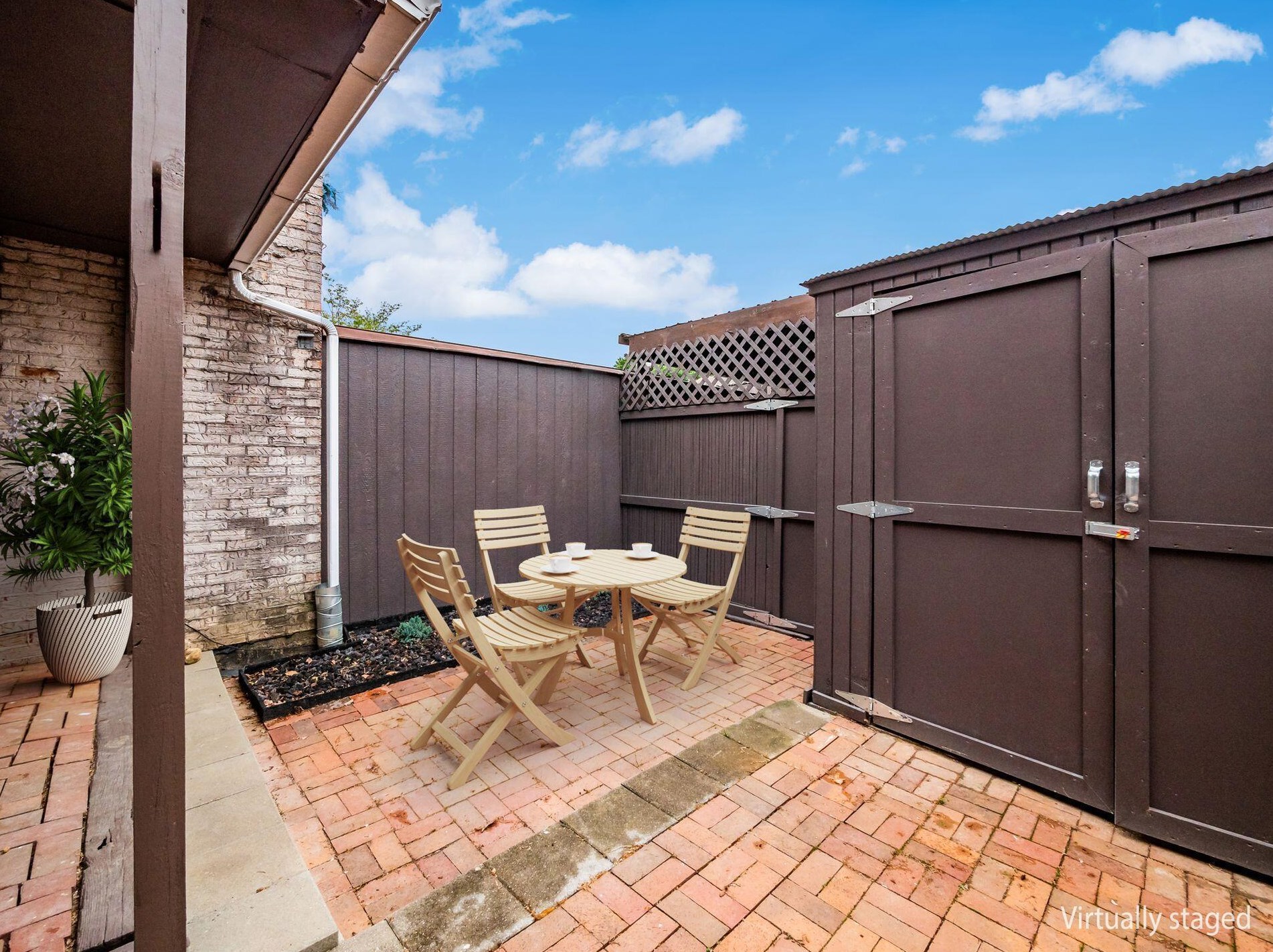 1022 Hardesty Pl, Columbus OH 43204-0058 exterior