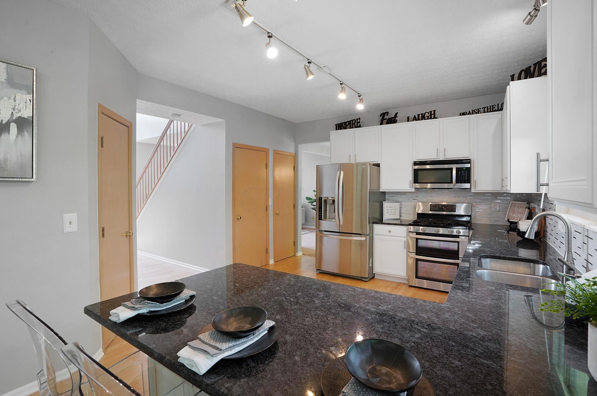 216 Ashley Ct, Columbus OH 43230-6250 exterior