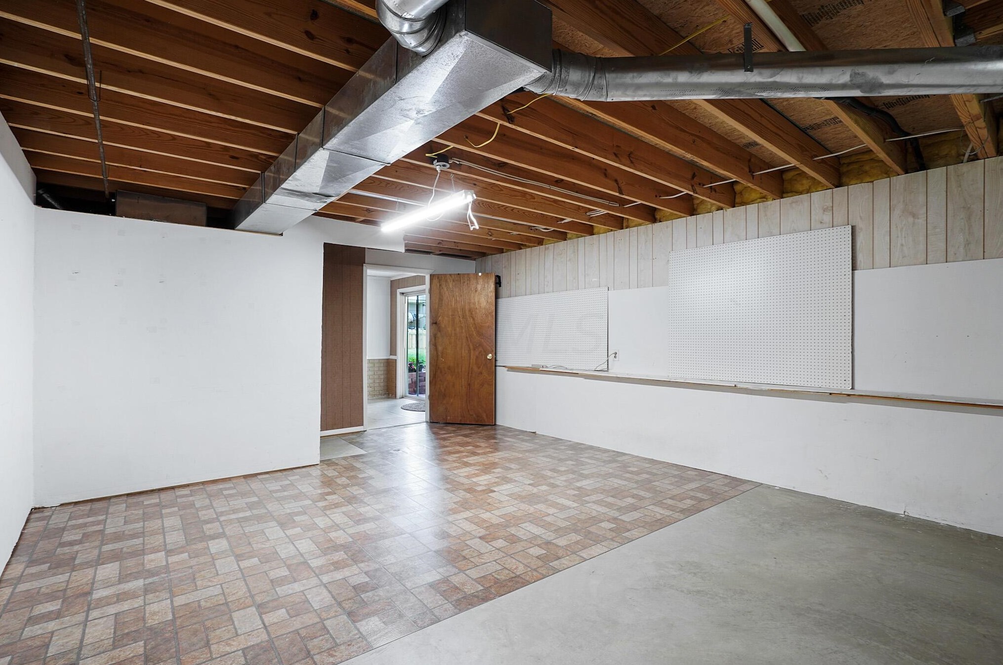 216 Ashley Ct, Columbus OH 43230-6250 exterior