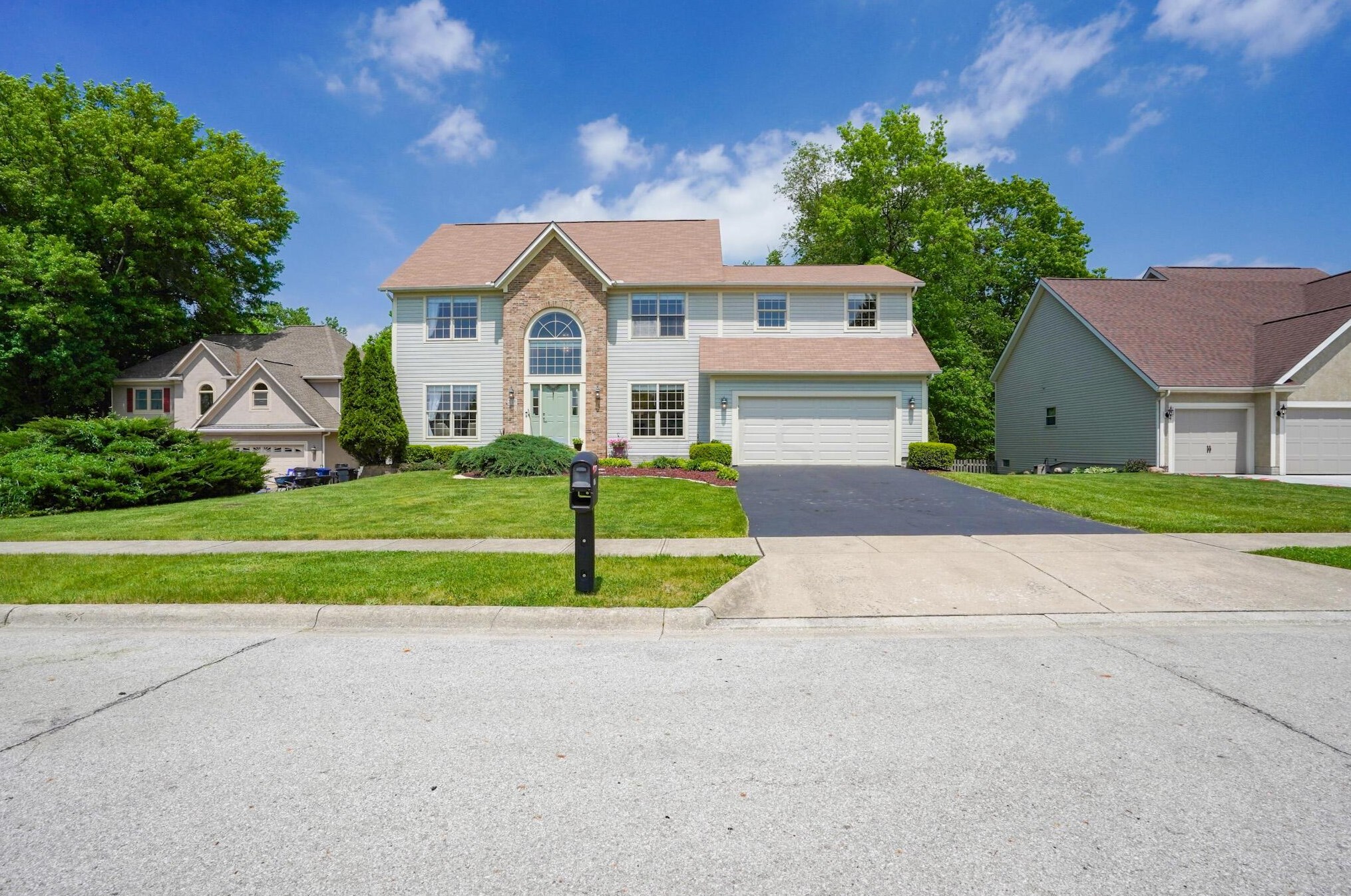 216 Ashley Ct, Columbus, OH 43230-6250