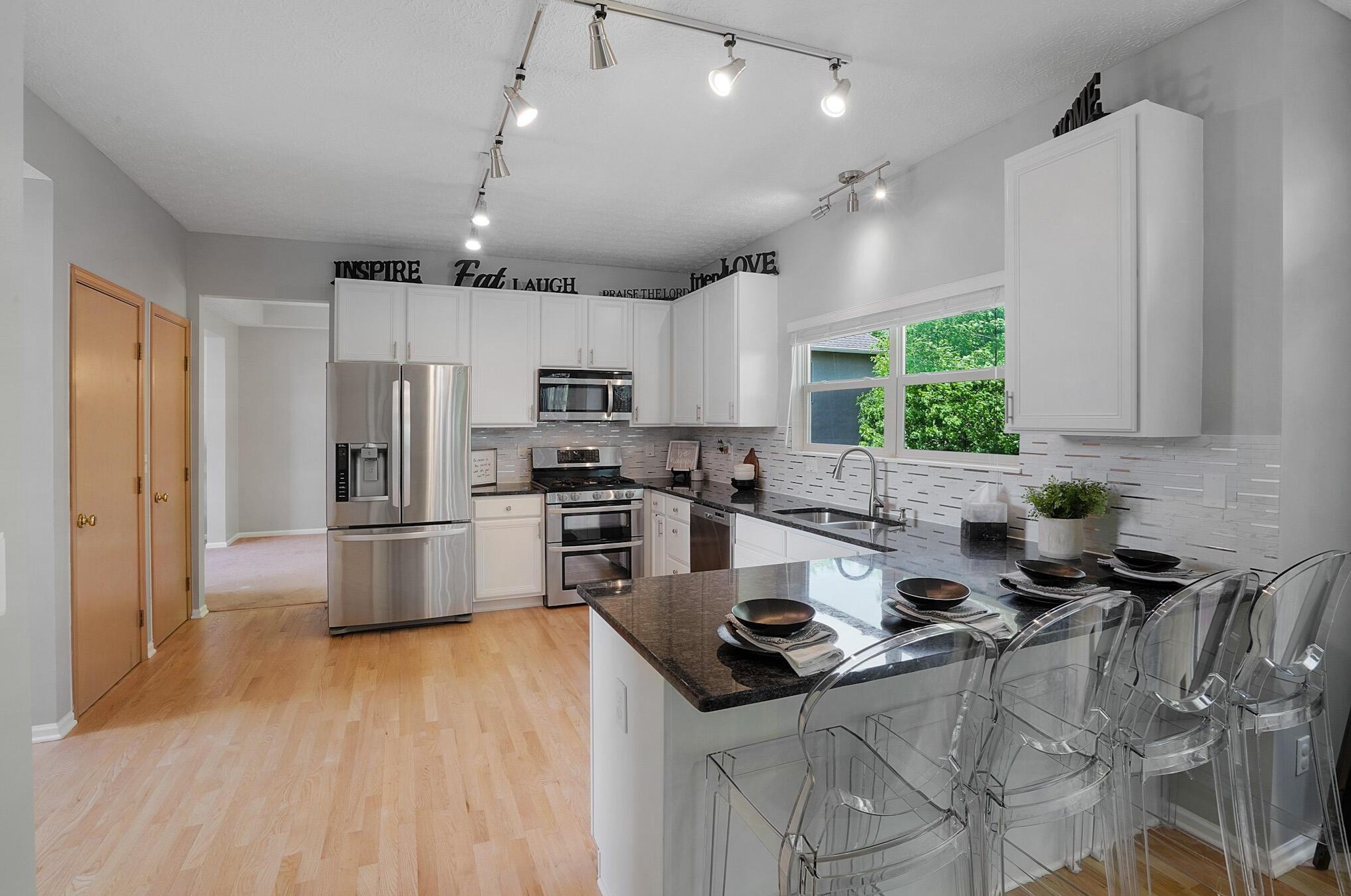 216 Ashley Ct, Columbus OH 43230-6250 exterior