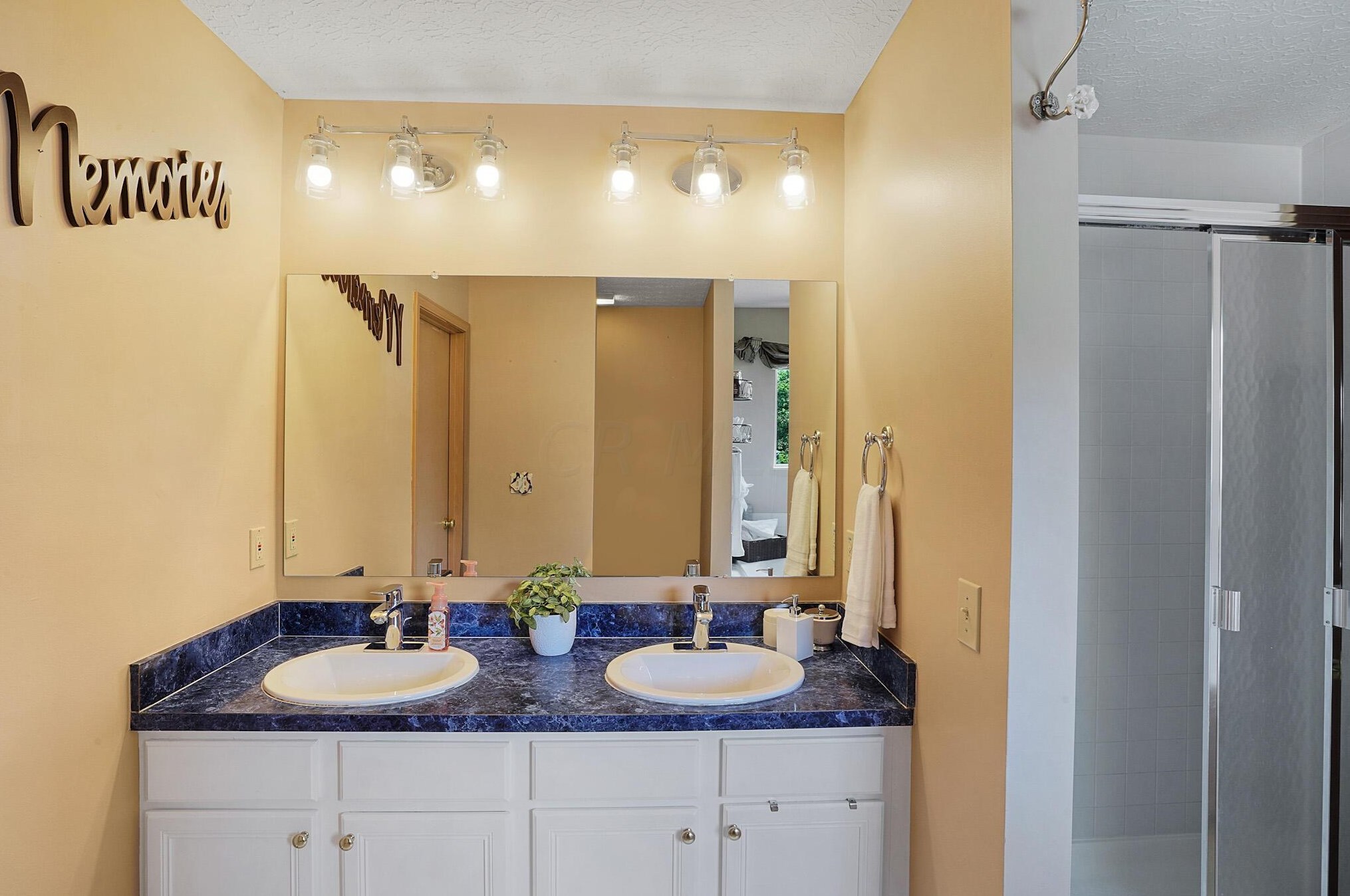 216 Ashley Ct, Columbus OH 43230-6250 exterior