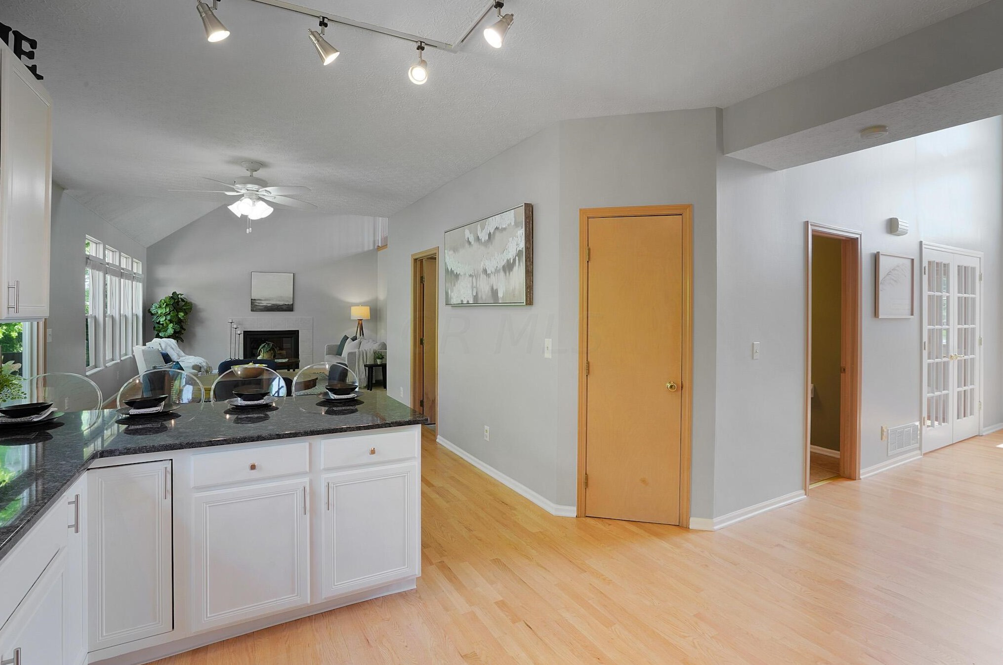 216 Ashley Ct, Columbus OH 43230-6250 exterior