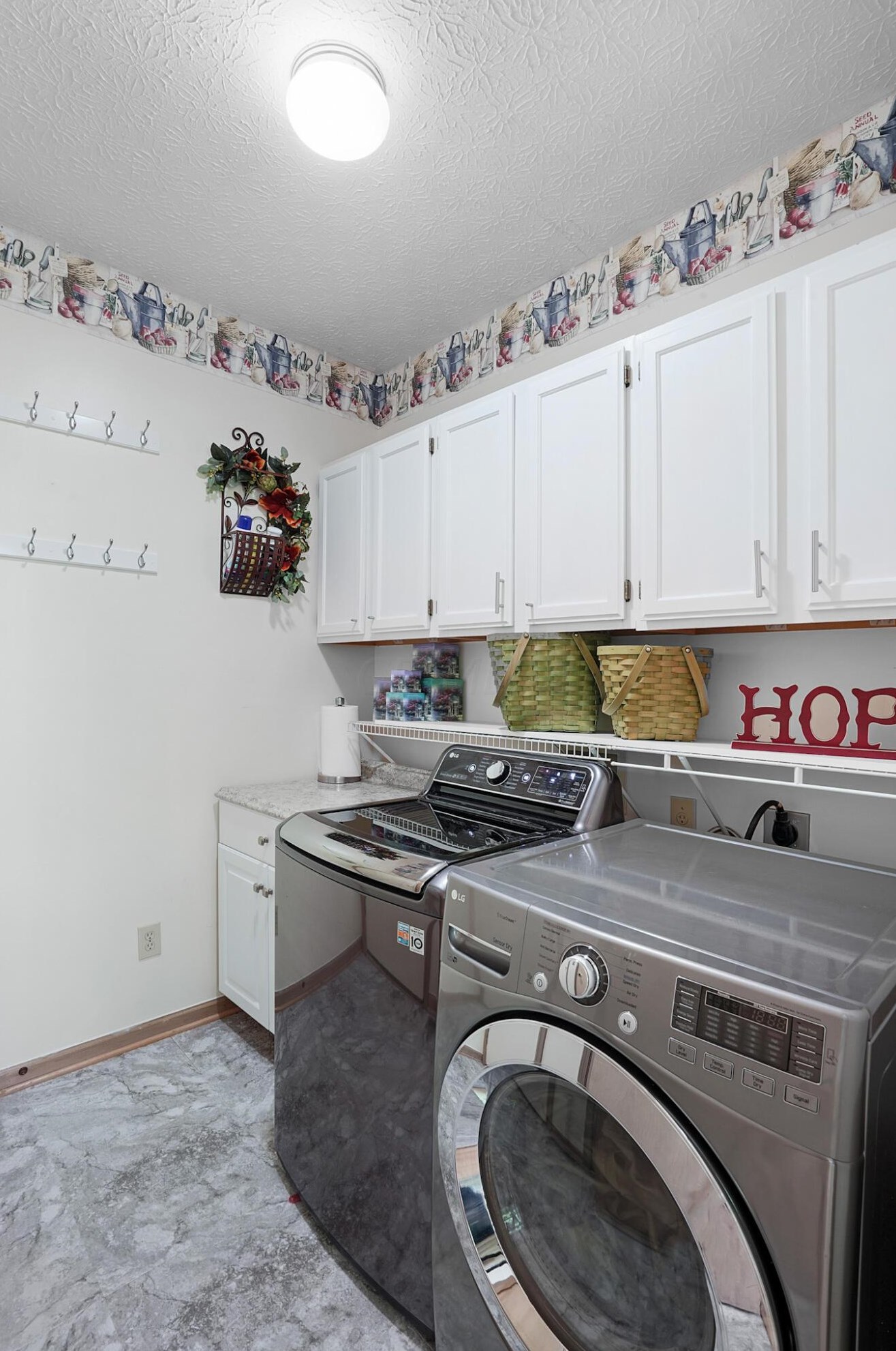 216 Ashley Ct, Columbus OH 43230-6250 exterior