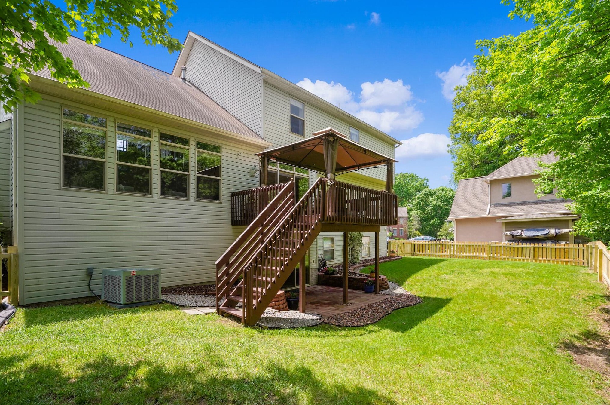 216 Ashley Ct, Columbus OH 43230-6250 exterior