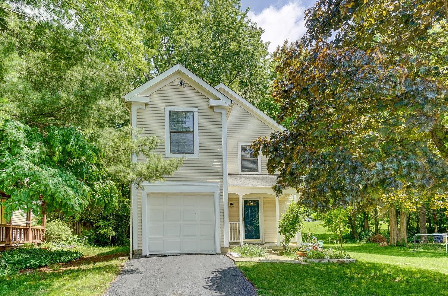 4138 Cherry Orchard Ln, Columbus, OH 43230-1569