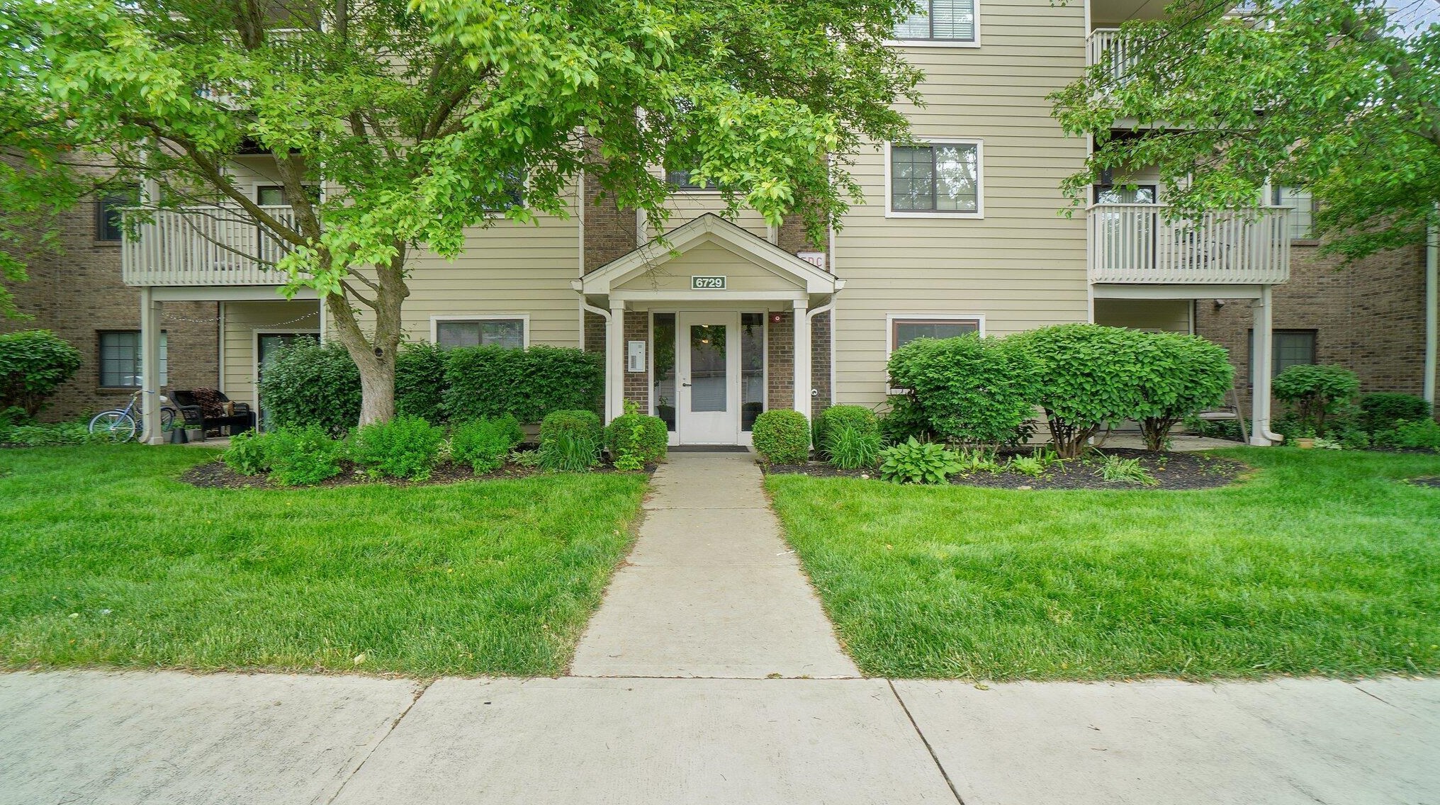 6729 Meadow Creek Dr, Columbus, OH 43235-7916
