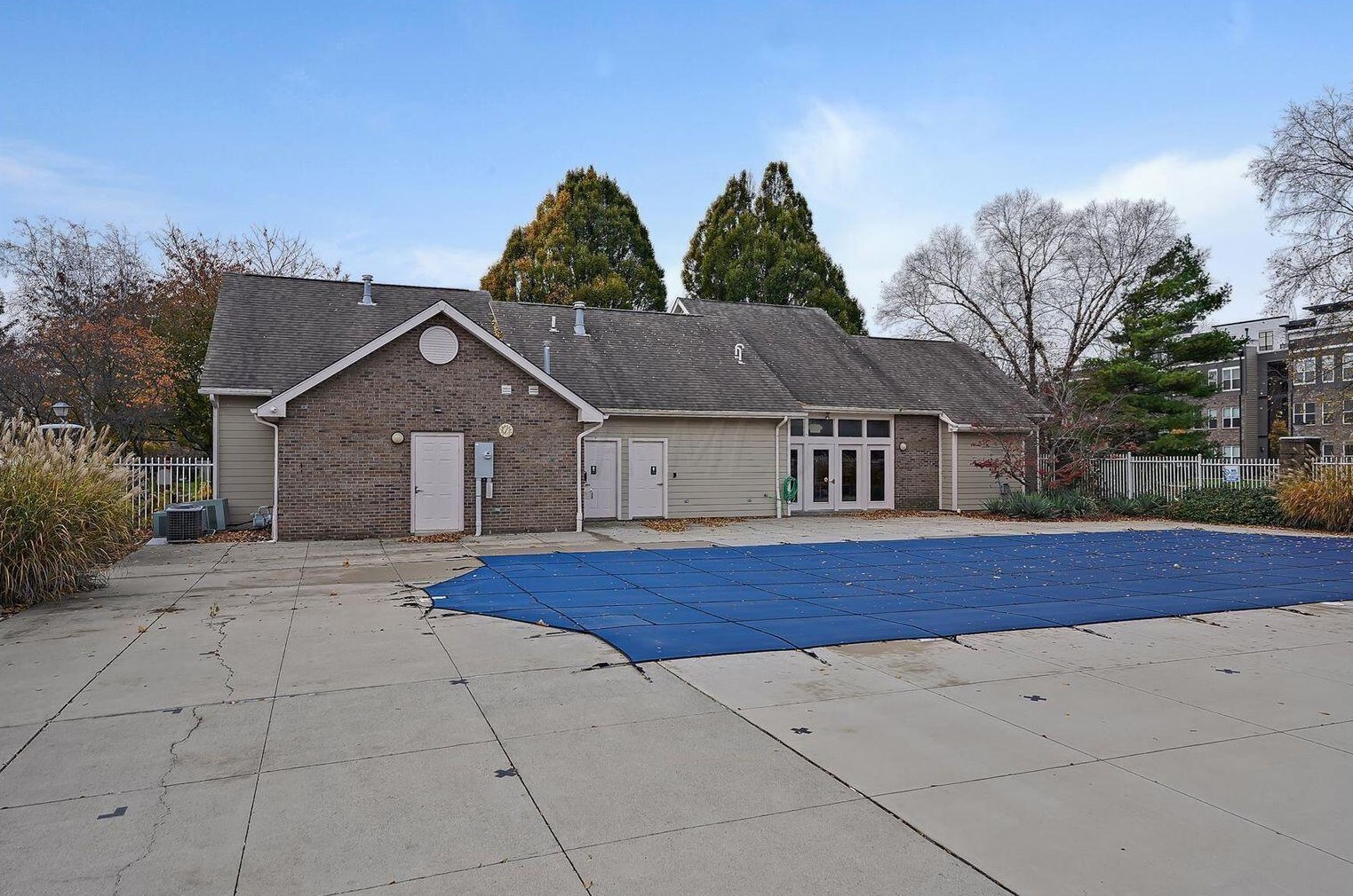 6729 Meadow Creek Dr, Columbus OH  43235-7916 exterior