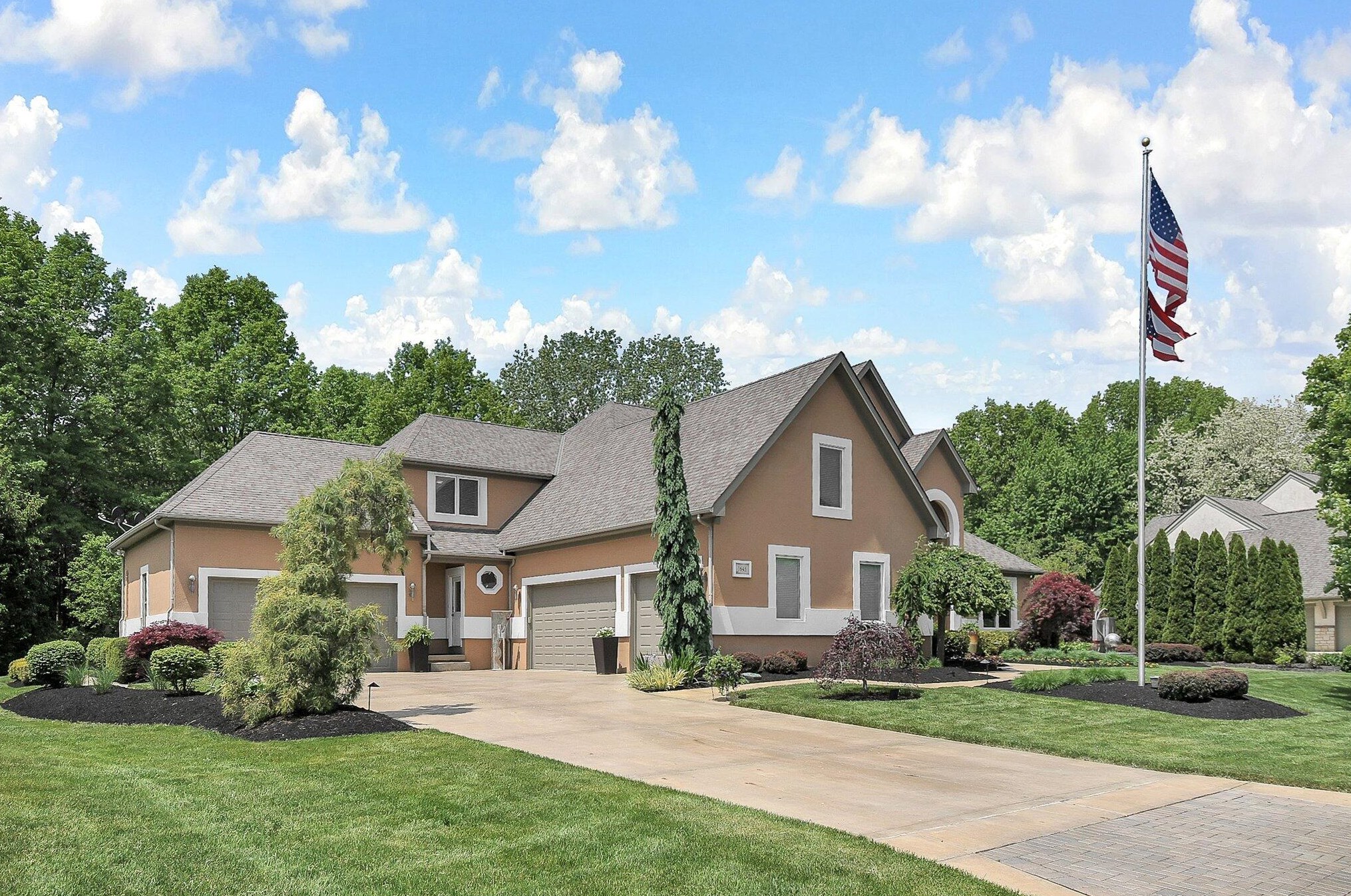 1645 Eagle Glen Dr, Blacklick, OH 43004