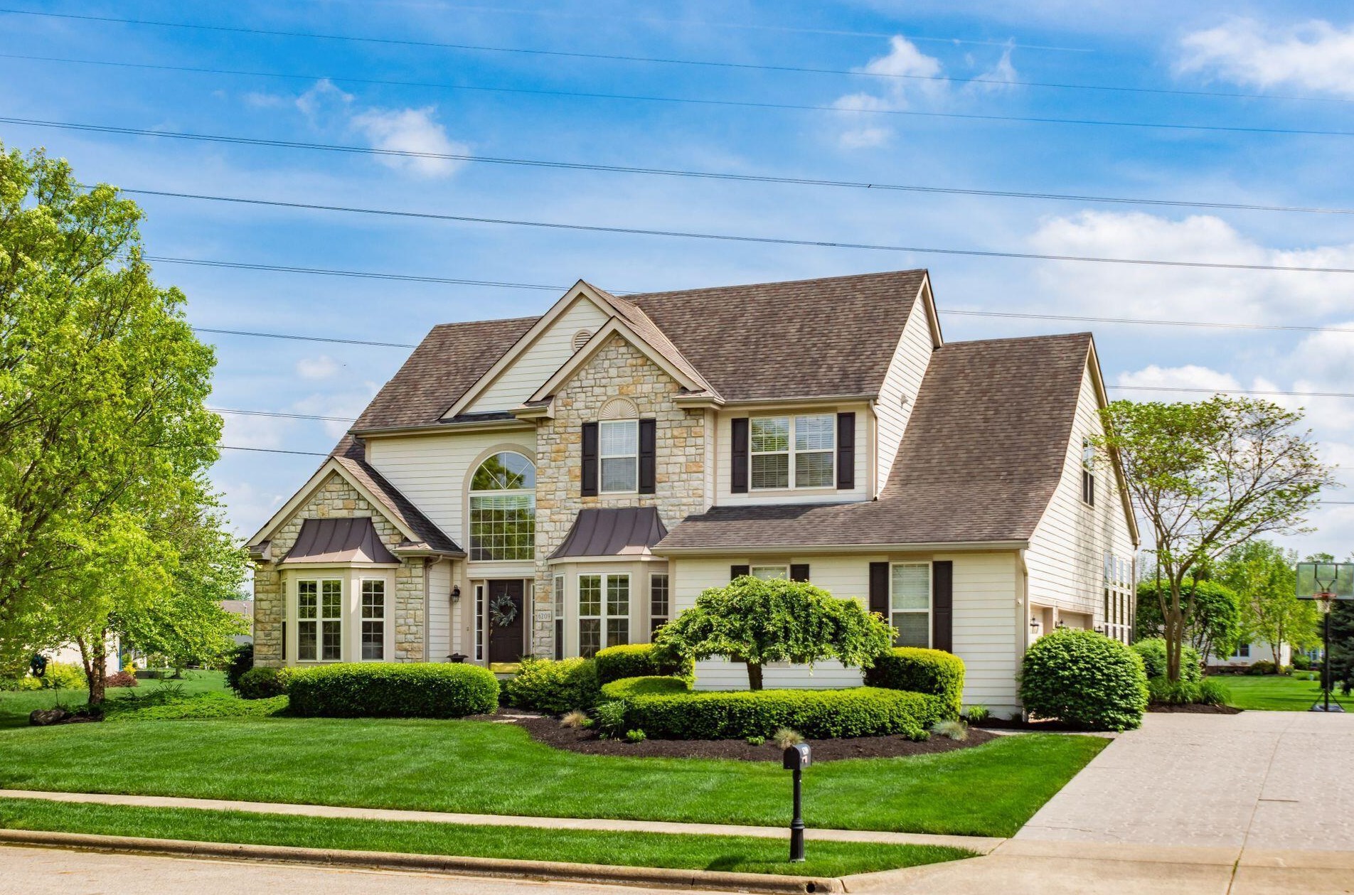 6209 Lampton Pond Dr, Hilliard, OH 43026-7190
