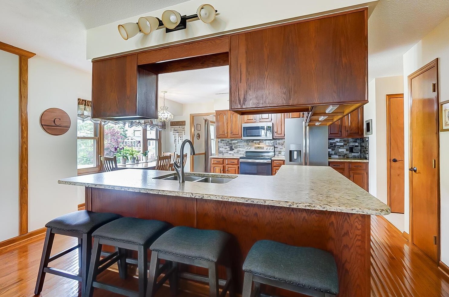 6359 Youngland Dr, Columbus OH 43228-9478 exterior