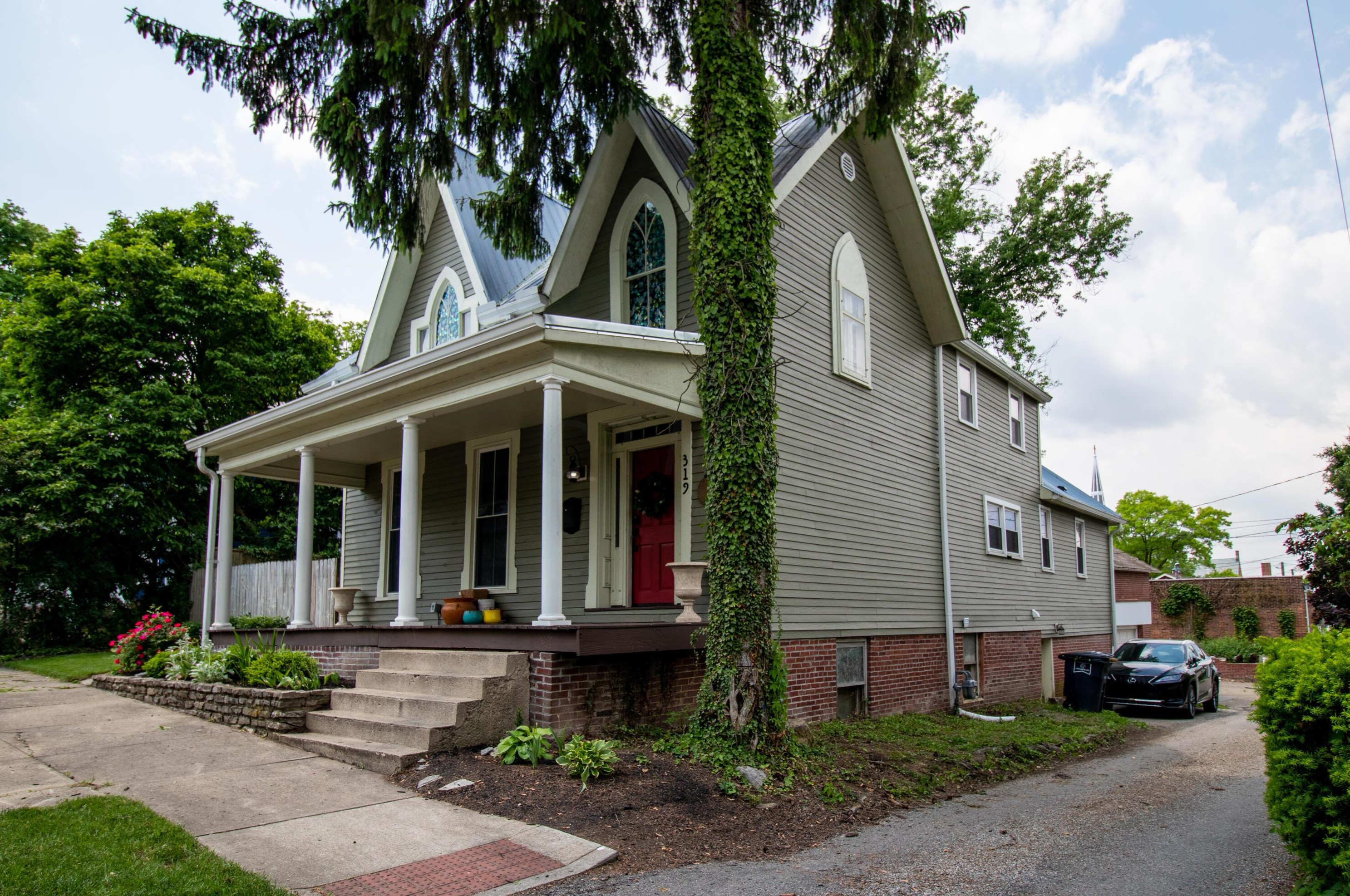 319 High St, Lancaster OH  43130-4428 exterior