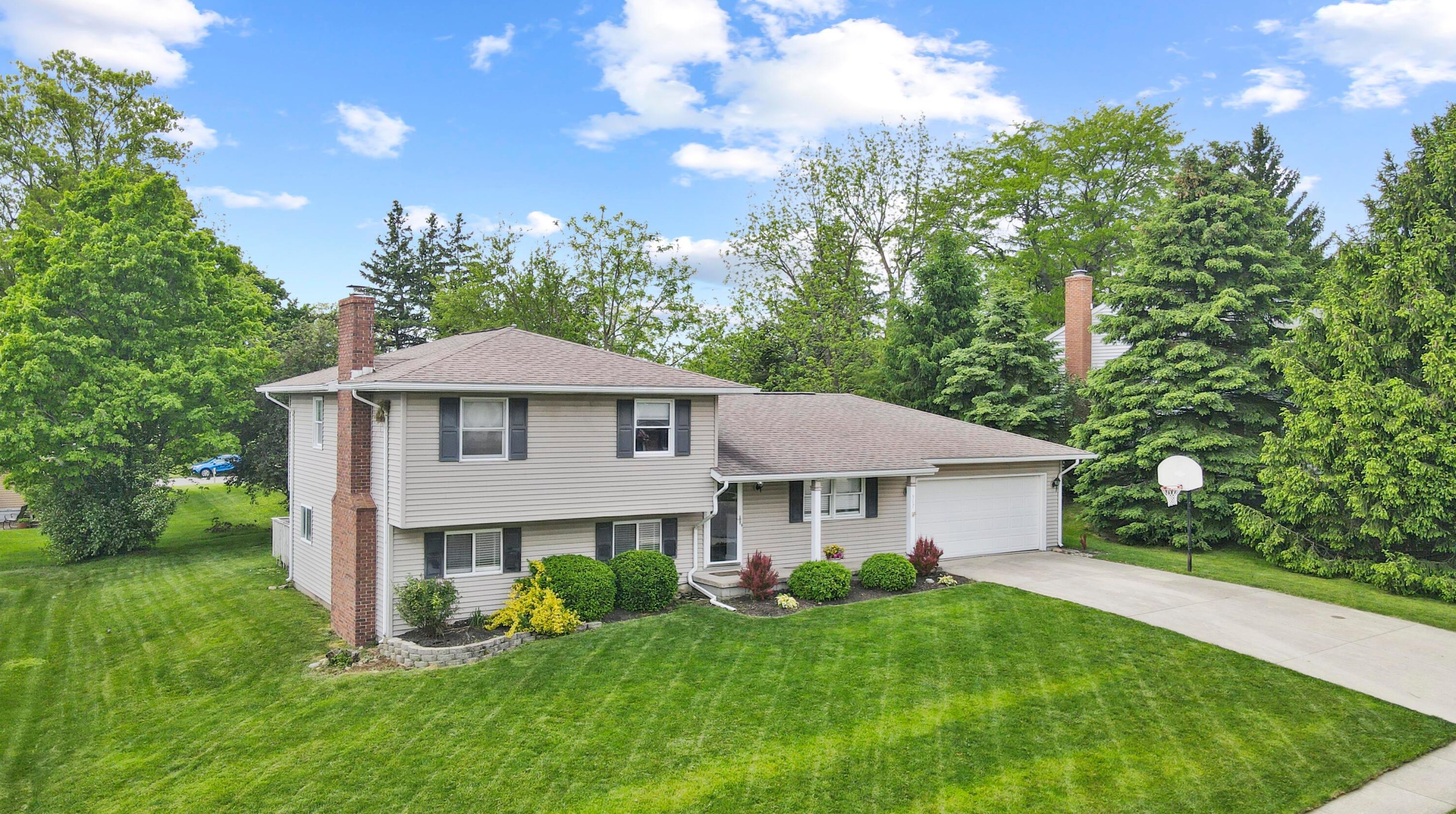 517 Oakwood Dr, Bellefontaine, OH 43311