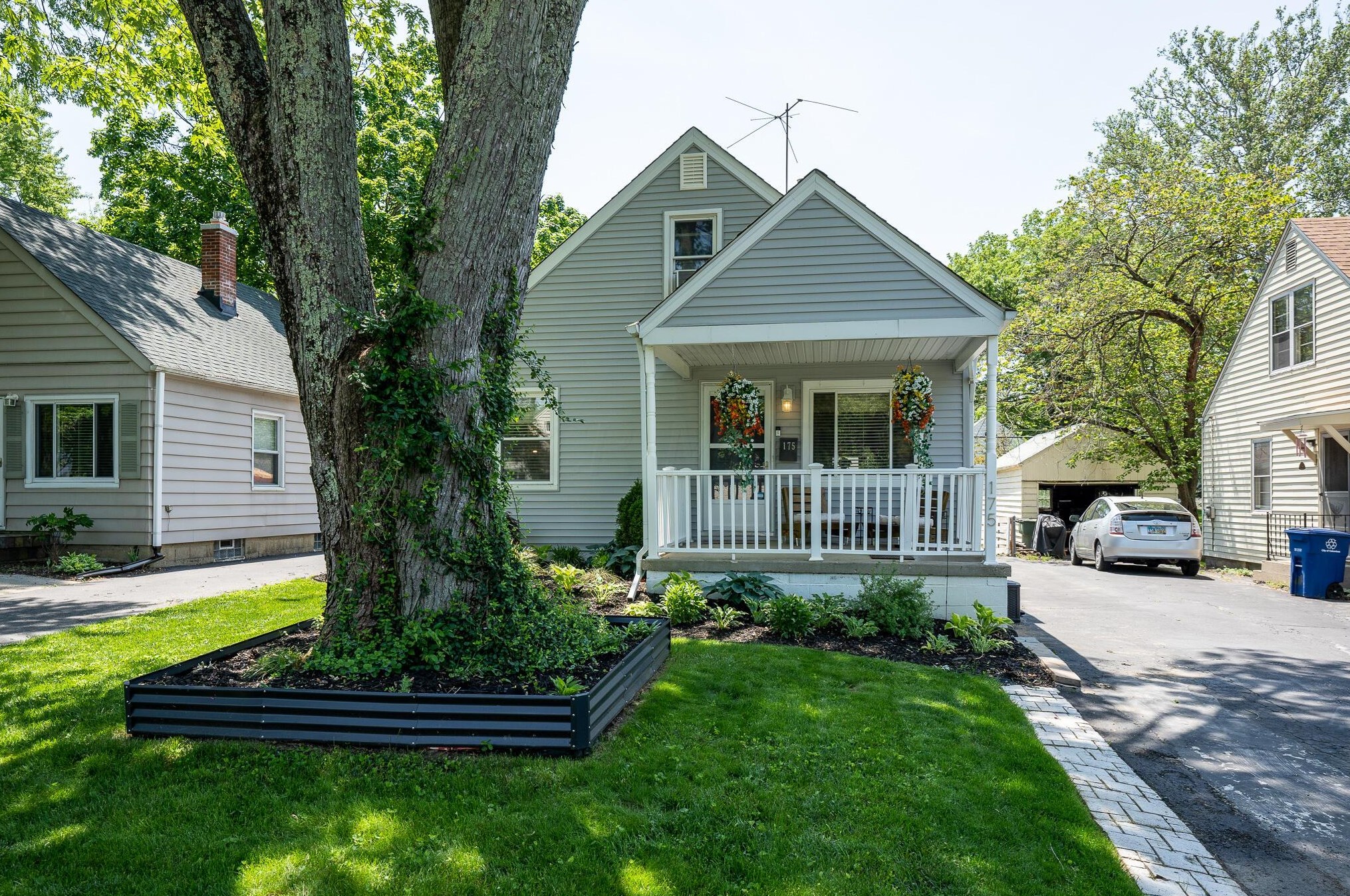 175 Chase Rd, Columbus, OH 43214-1221