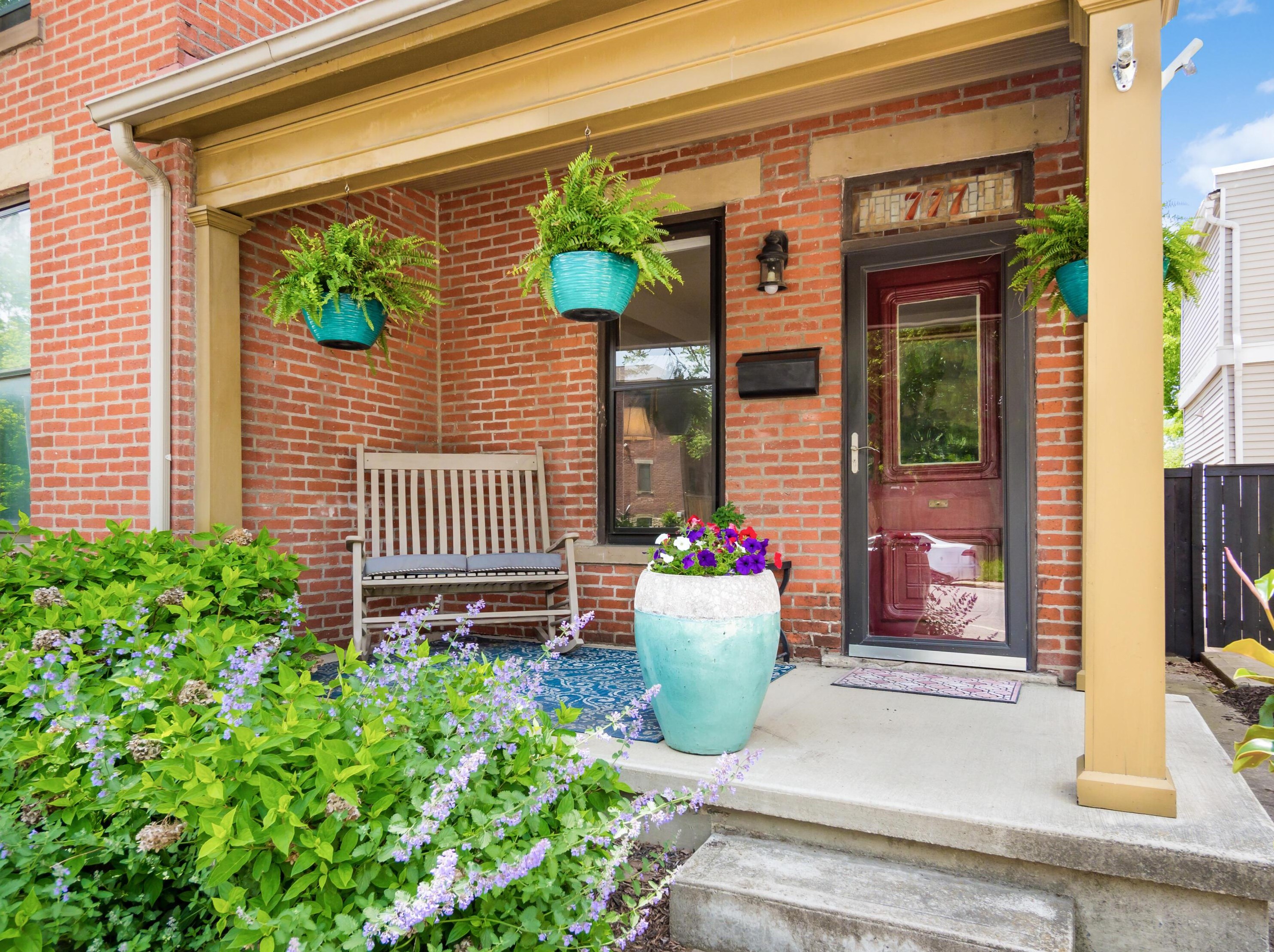 777 Summit St, Columbus, OH 43215-1519