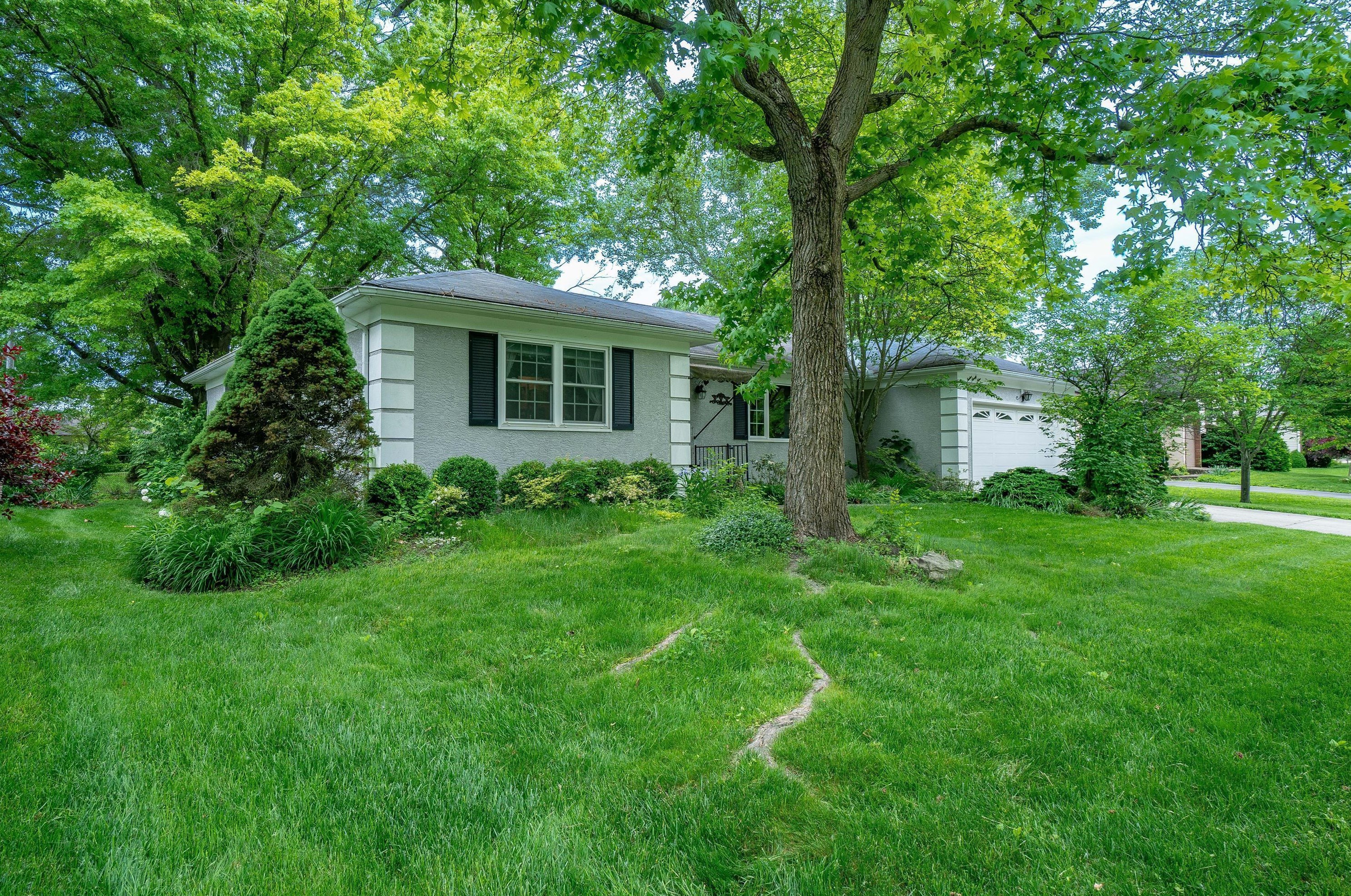 1299 Smallwood Dr, Columbus, OH 43235-2504