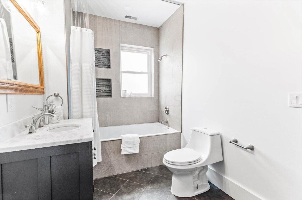 216 Monroe Ave, Columbus OH 43203-1444 exterior