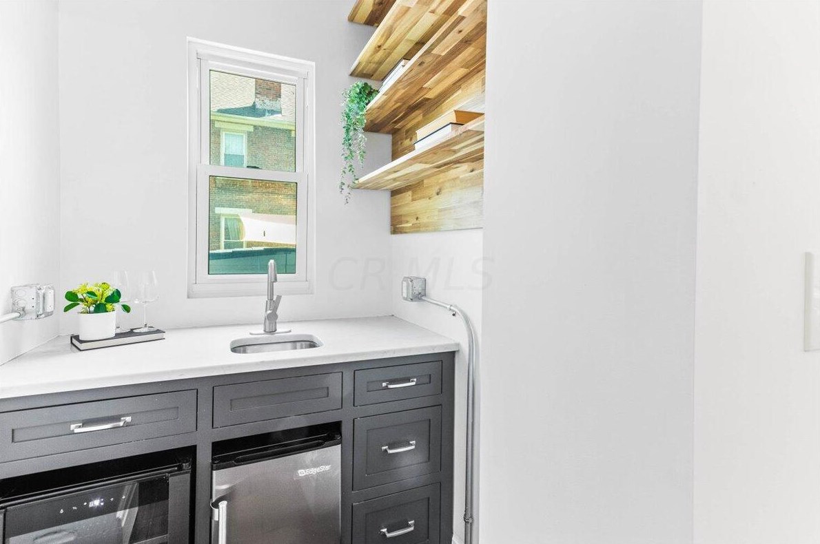 216 Monroe Ave, Columbus OH 43203-1444 exterior