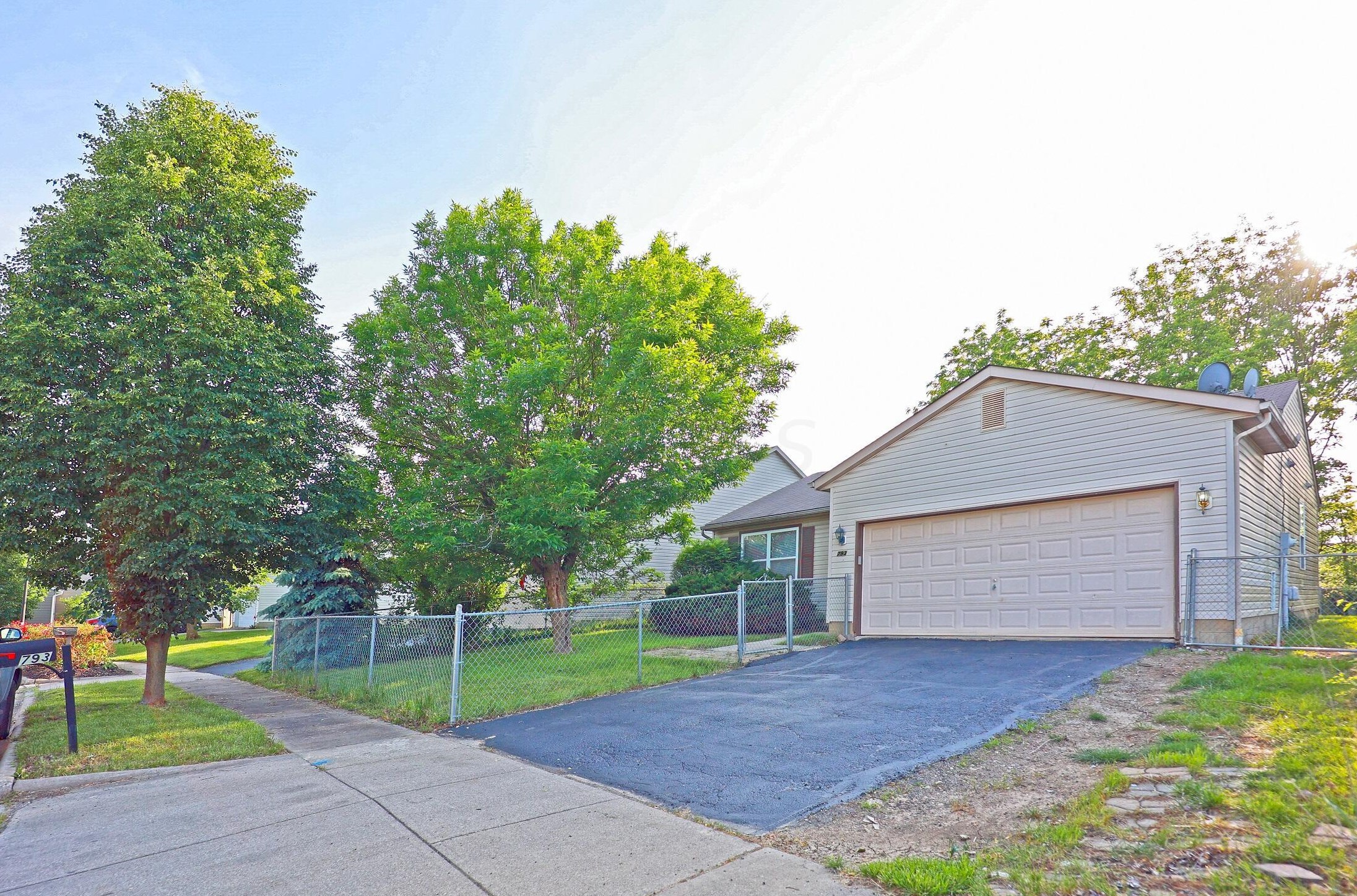793 Crevis Ln, Columbus, OH 43228-2991