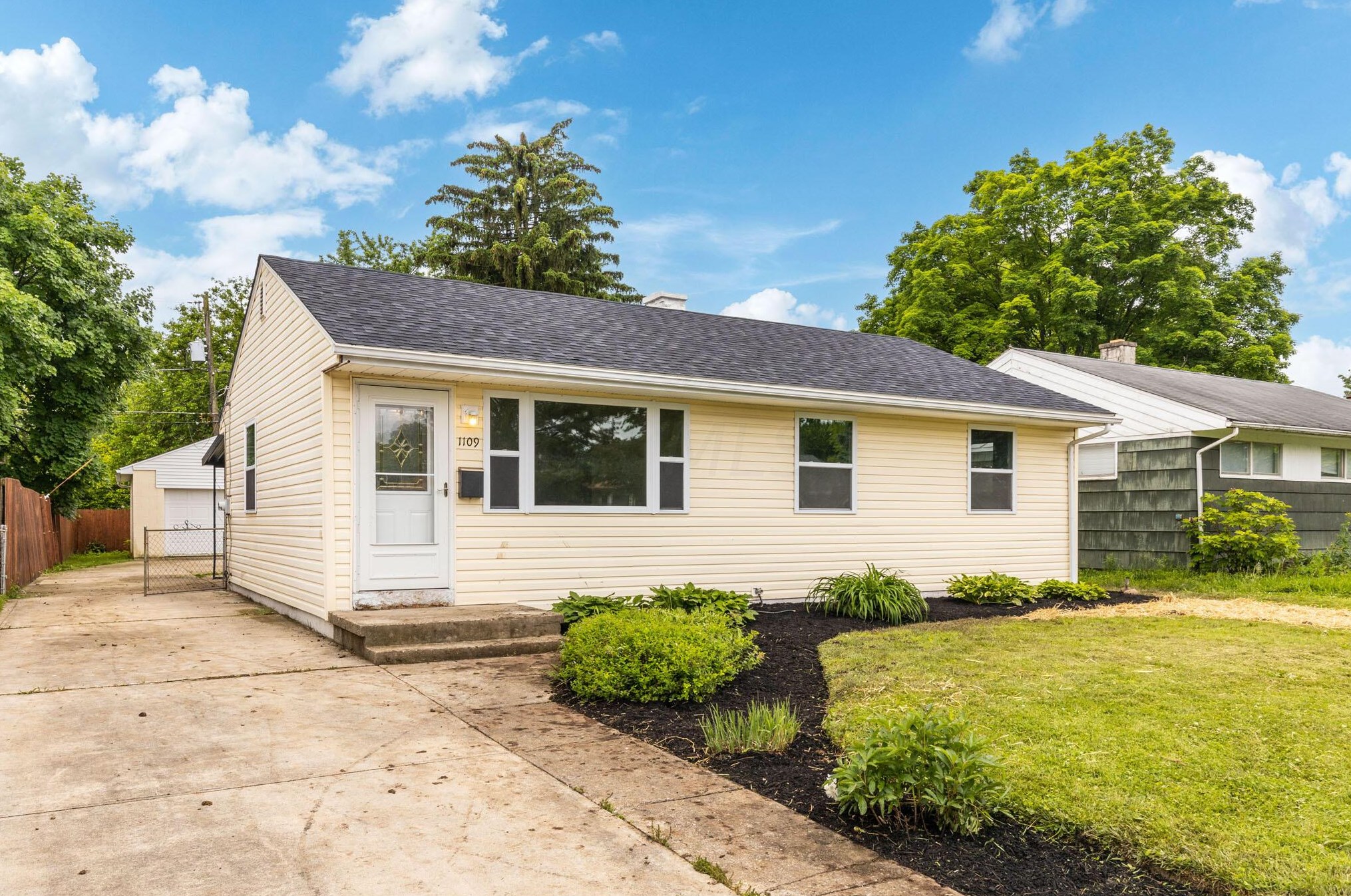 1109 Carolyn Ave, Columbus, OH 43224-3341