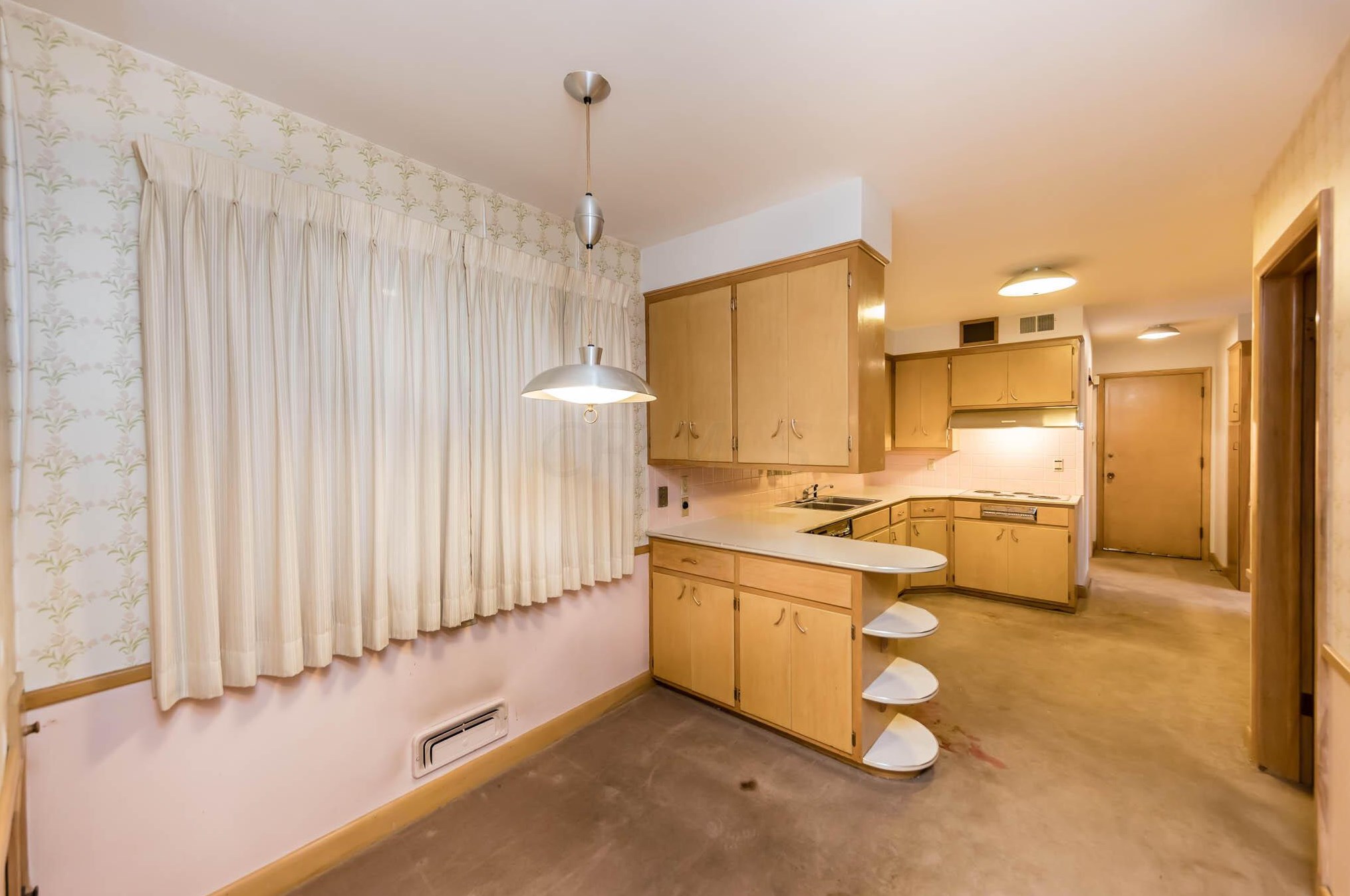 3800 Chevington Rd, Columbus OH 43220-4717 exterior