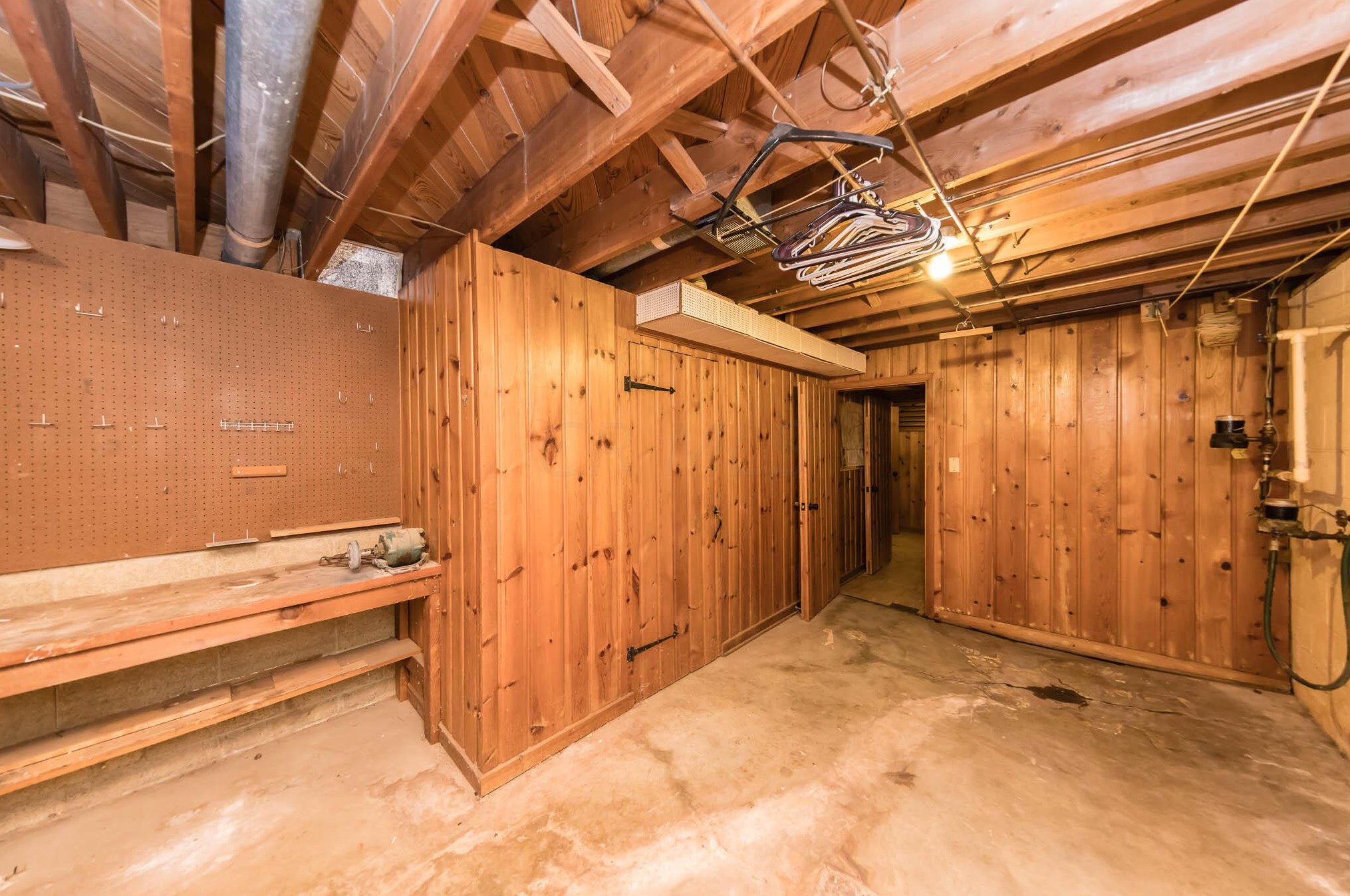 3800 Chevington Rd, Columbus OH 43220-4717 exterior