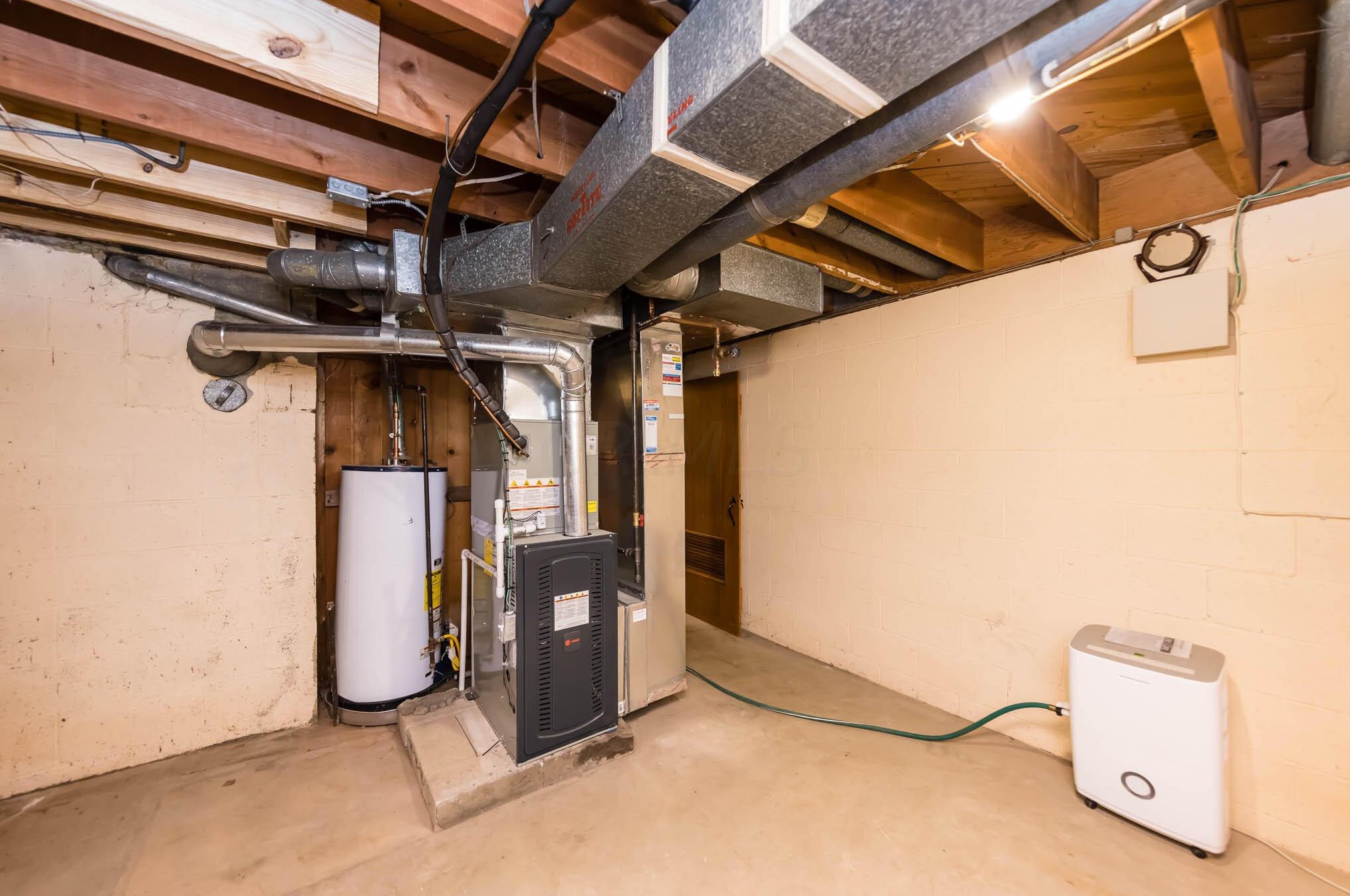 3800 Chevington Rd, Columbus OH 43220-4717 exterior