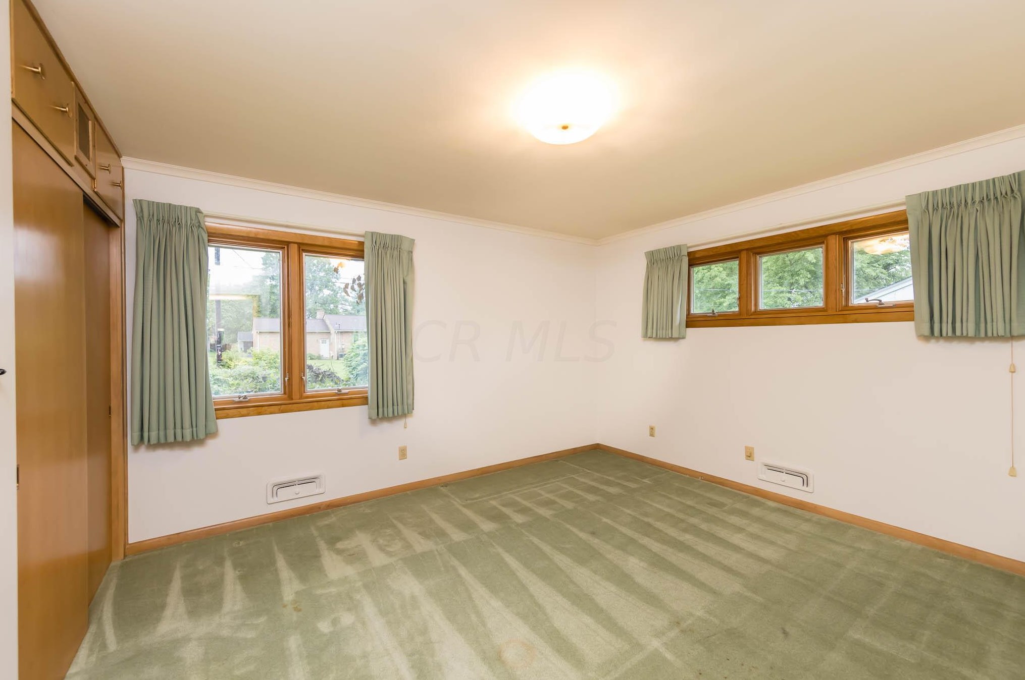 3800 Chevington Rd, Columbus OH 43220-4717 exterior