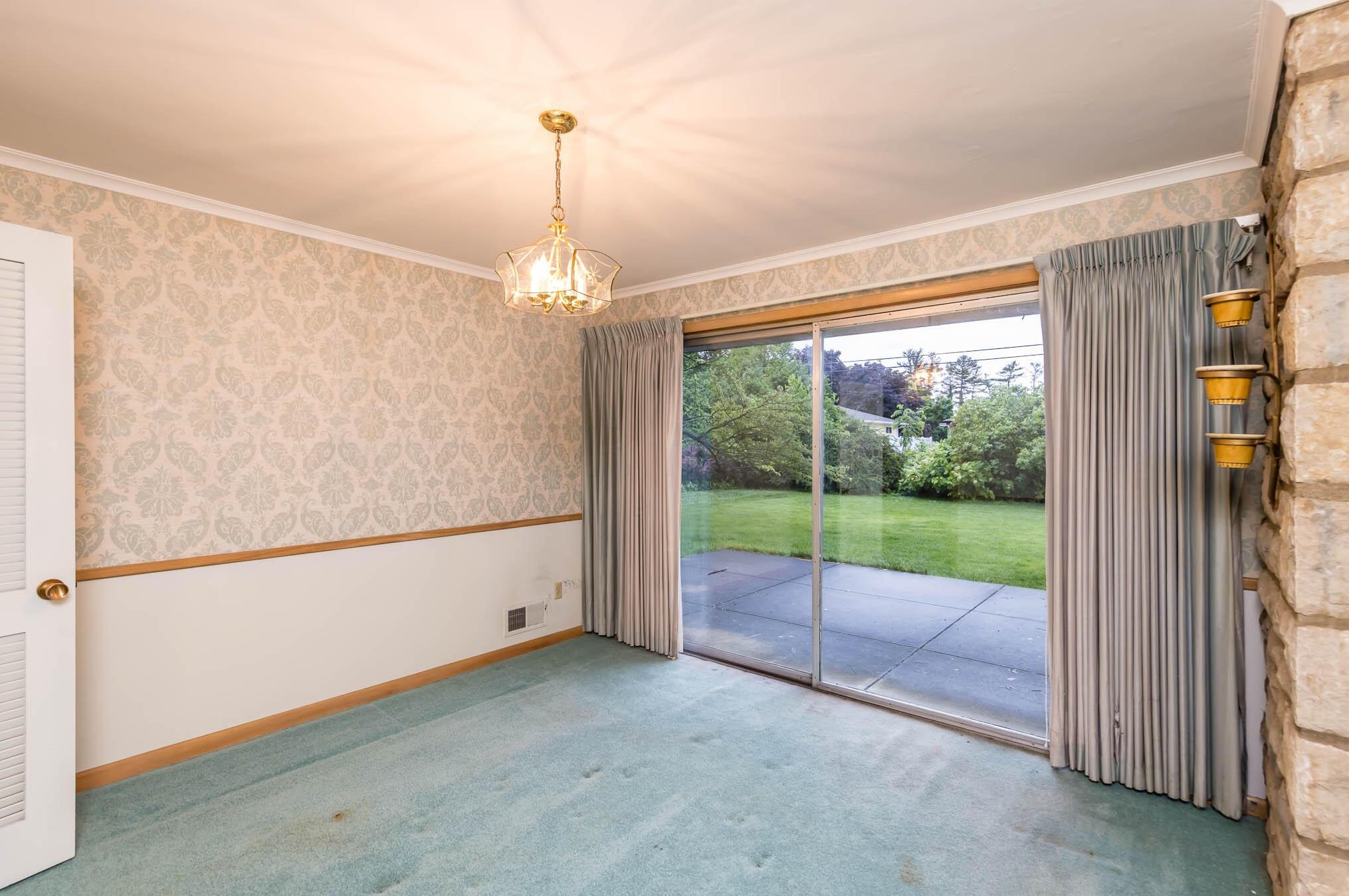 3800 Chevington Rd, Columbus OH 43220-4717 exterior