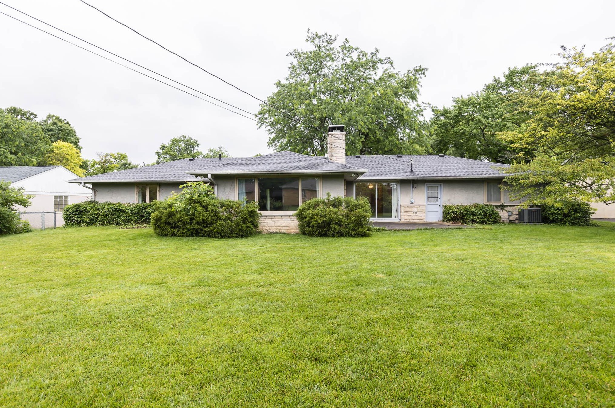 3800 Chevington Rd, Columbus OH 43220-4717 exterior