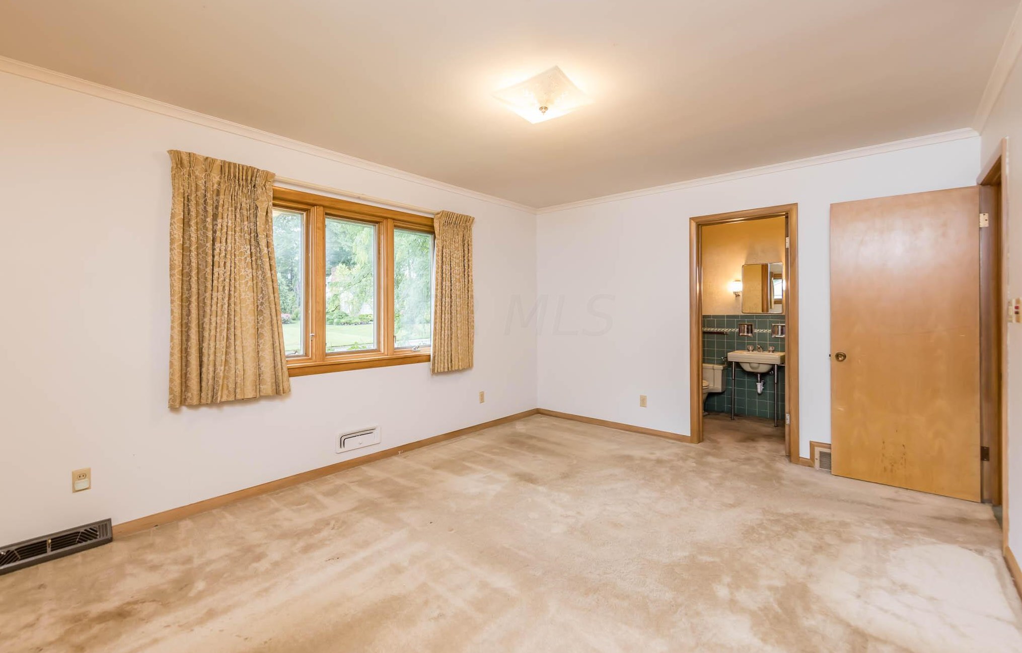 3800 Chevington Rd, Columbus OH 43220-4717 exterior