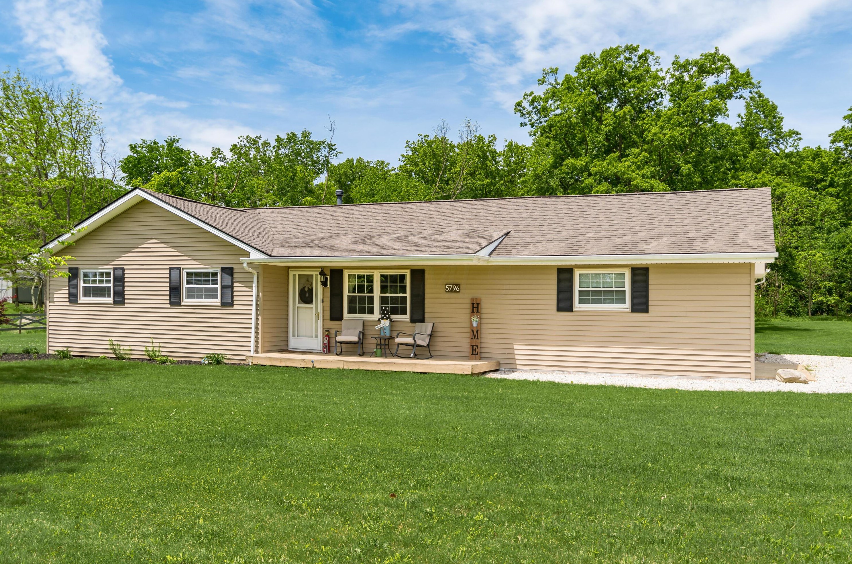 5796 Beecher Rd, Granville, OH 43023-9617
