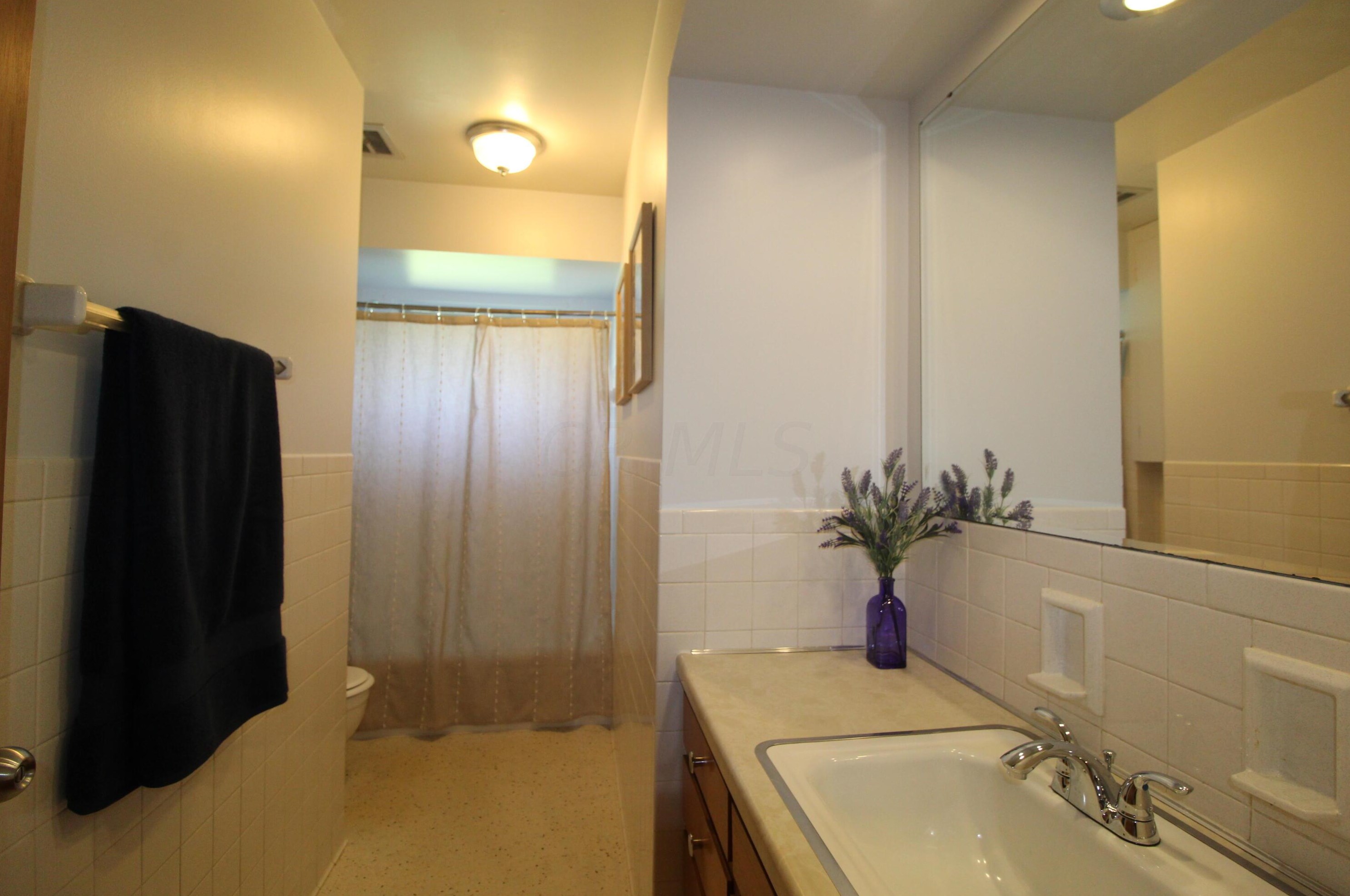 5443 Redwood Rd, Columbus OH 43229-4409 exterior