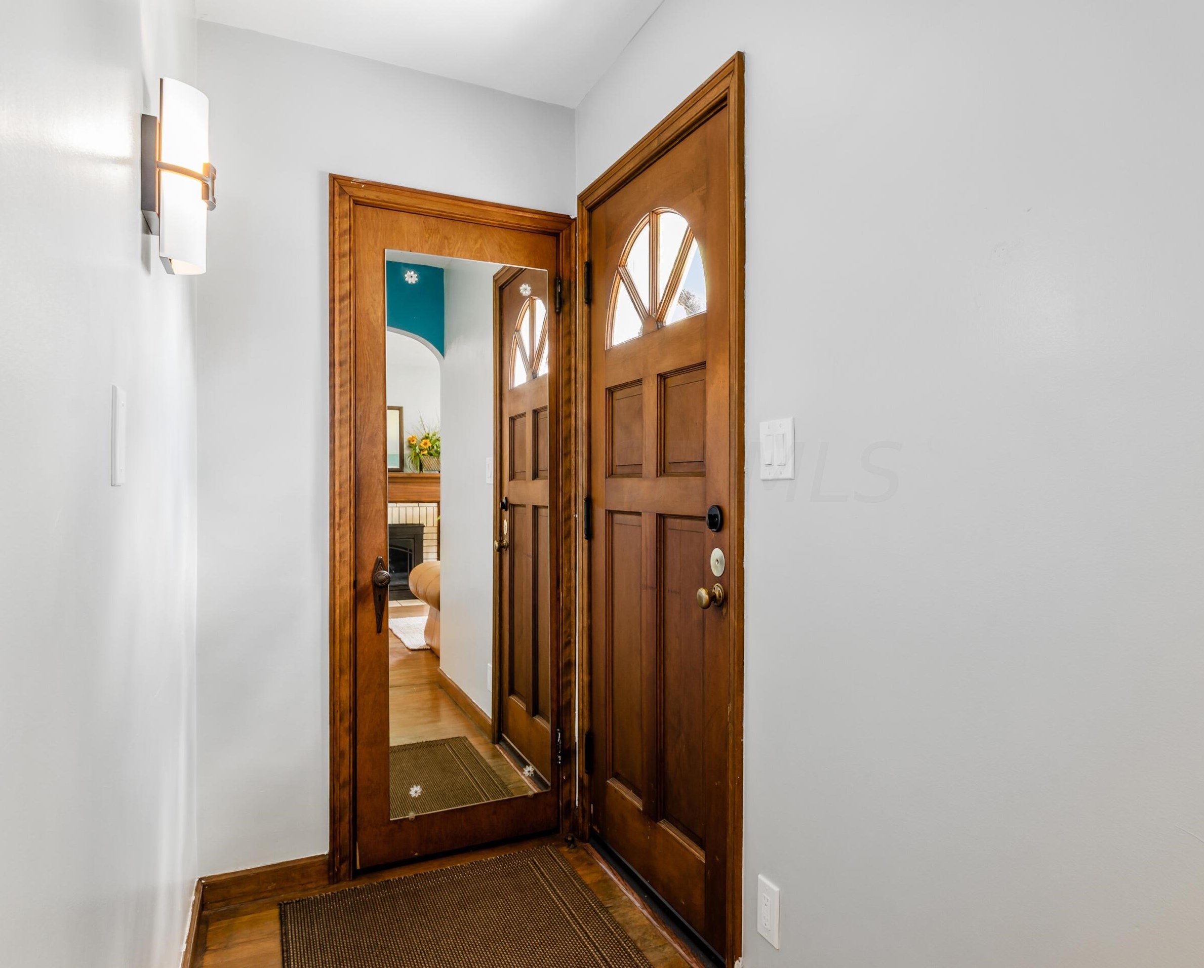 572 Clinton Hts Ave, Columbus OH 43202-1318 exterior