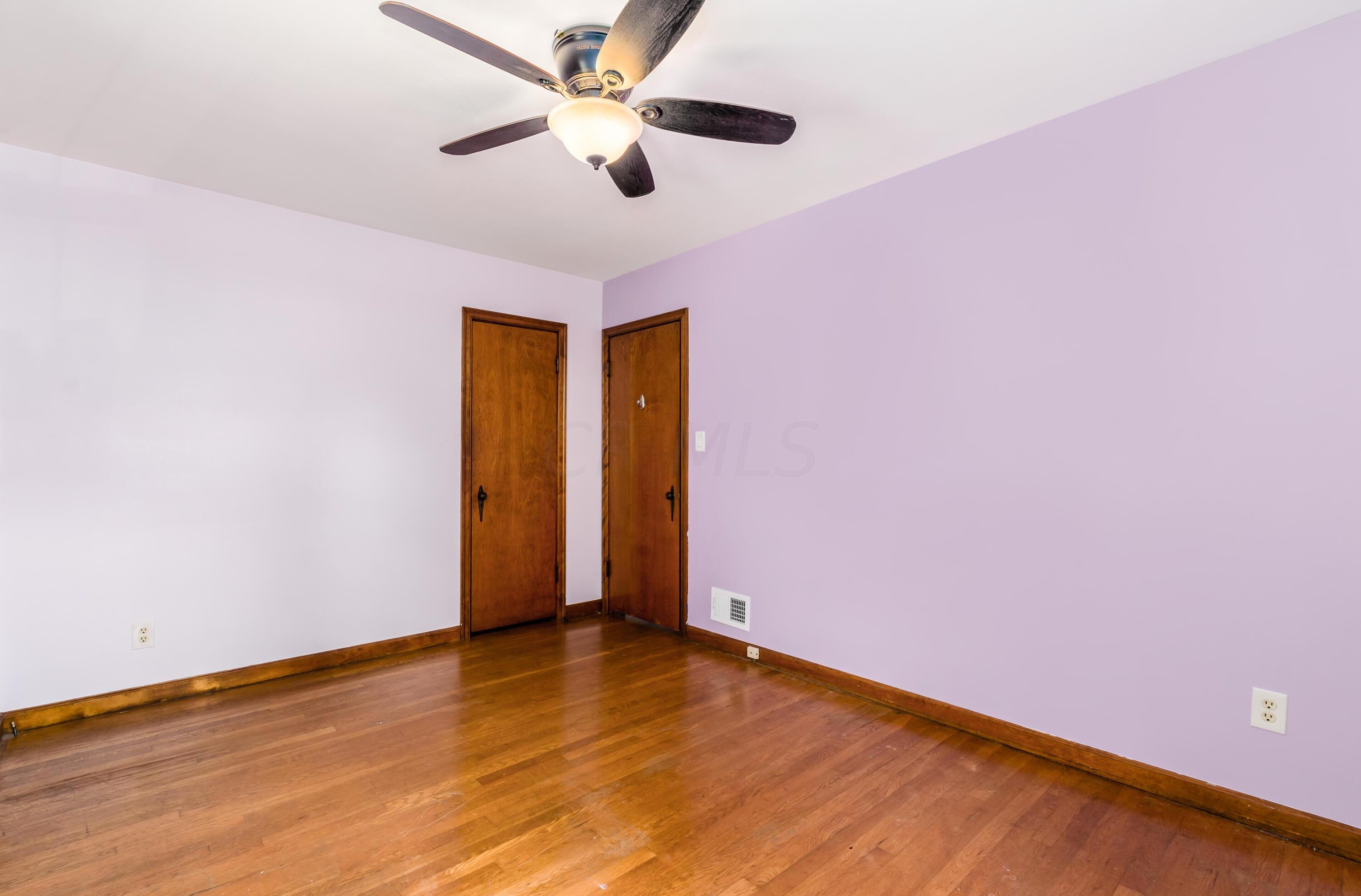 572 Clinton Hts Ave, Columbus OH 43202-1318 exterior