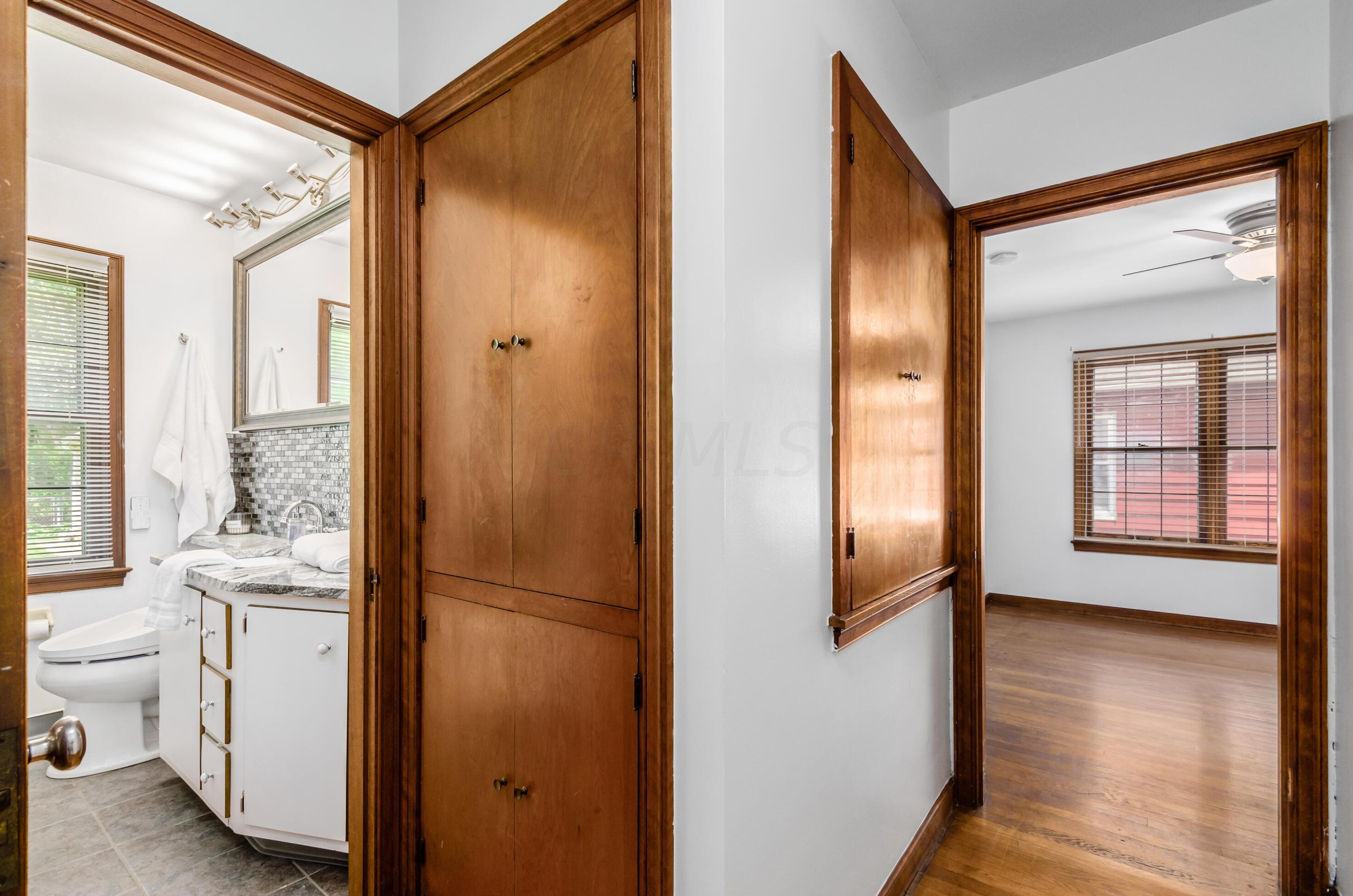 572 Clinton Hts Ave, Columbus OH 43202-1318 exterior