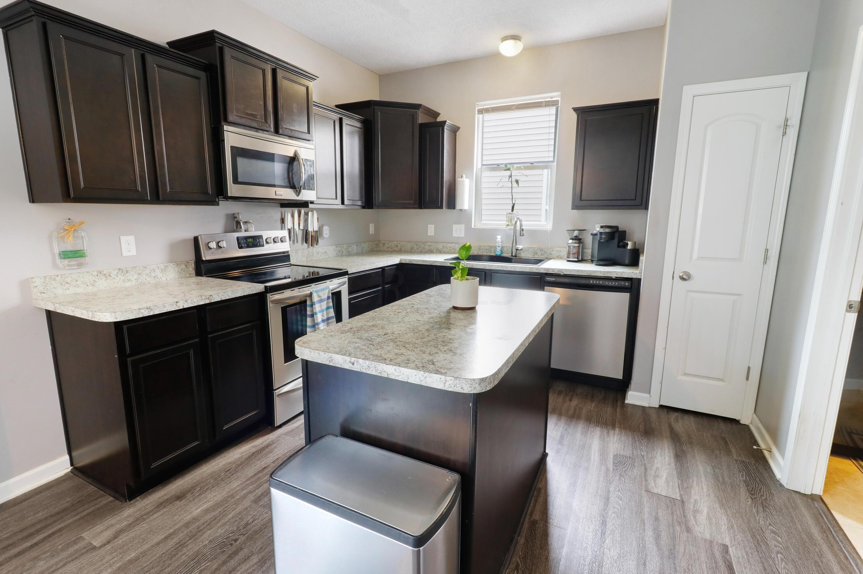 5642 Alliance Way, Columbus OH 43228 exterior