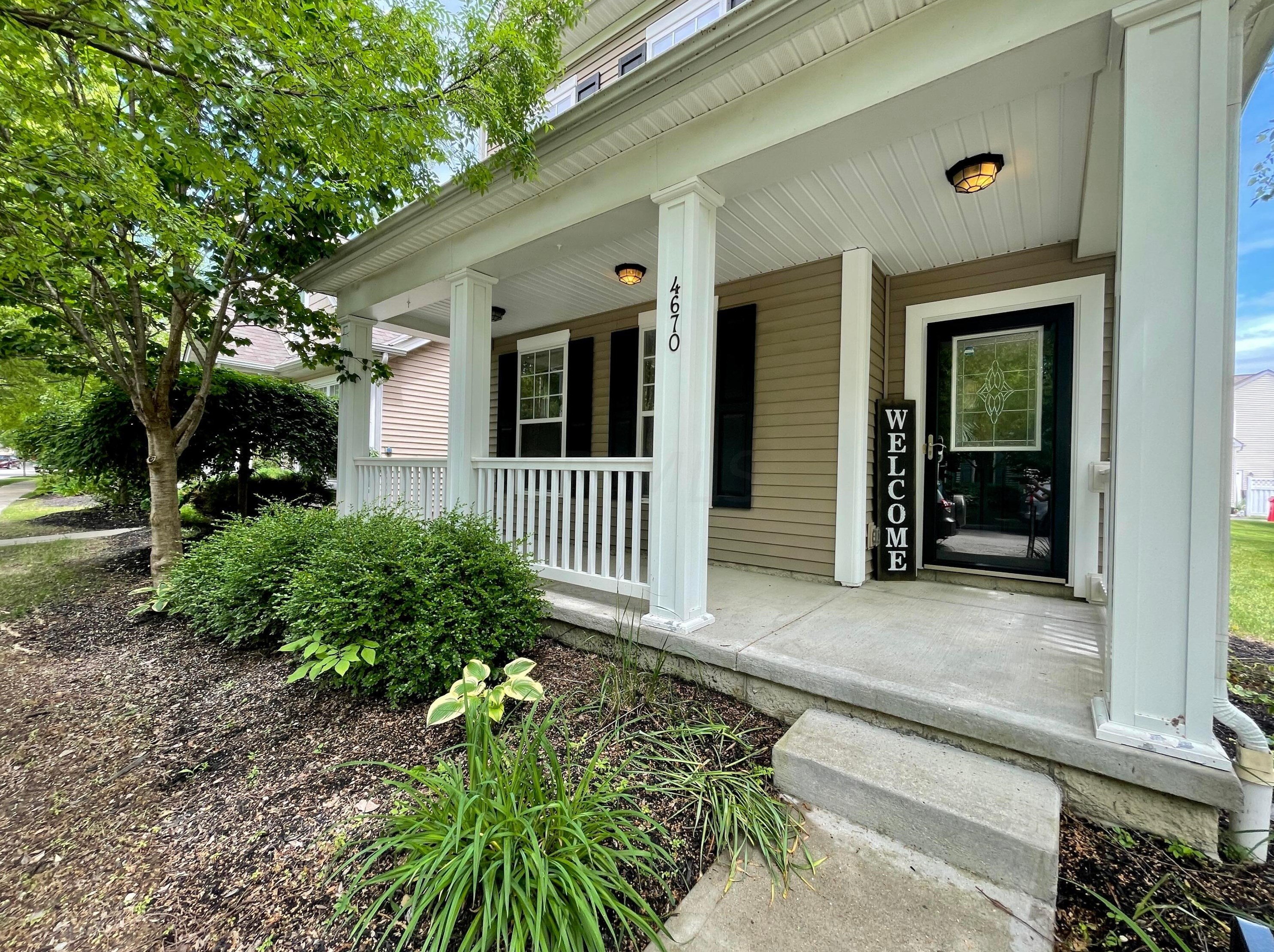 4670 Grand Strand Dr, Darbydale, OH 43123-8112