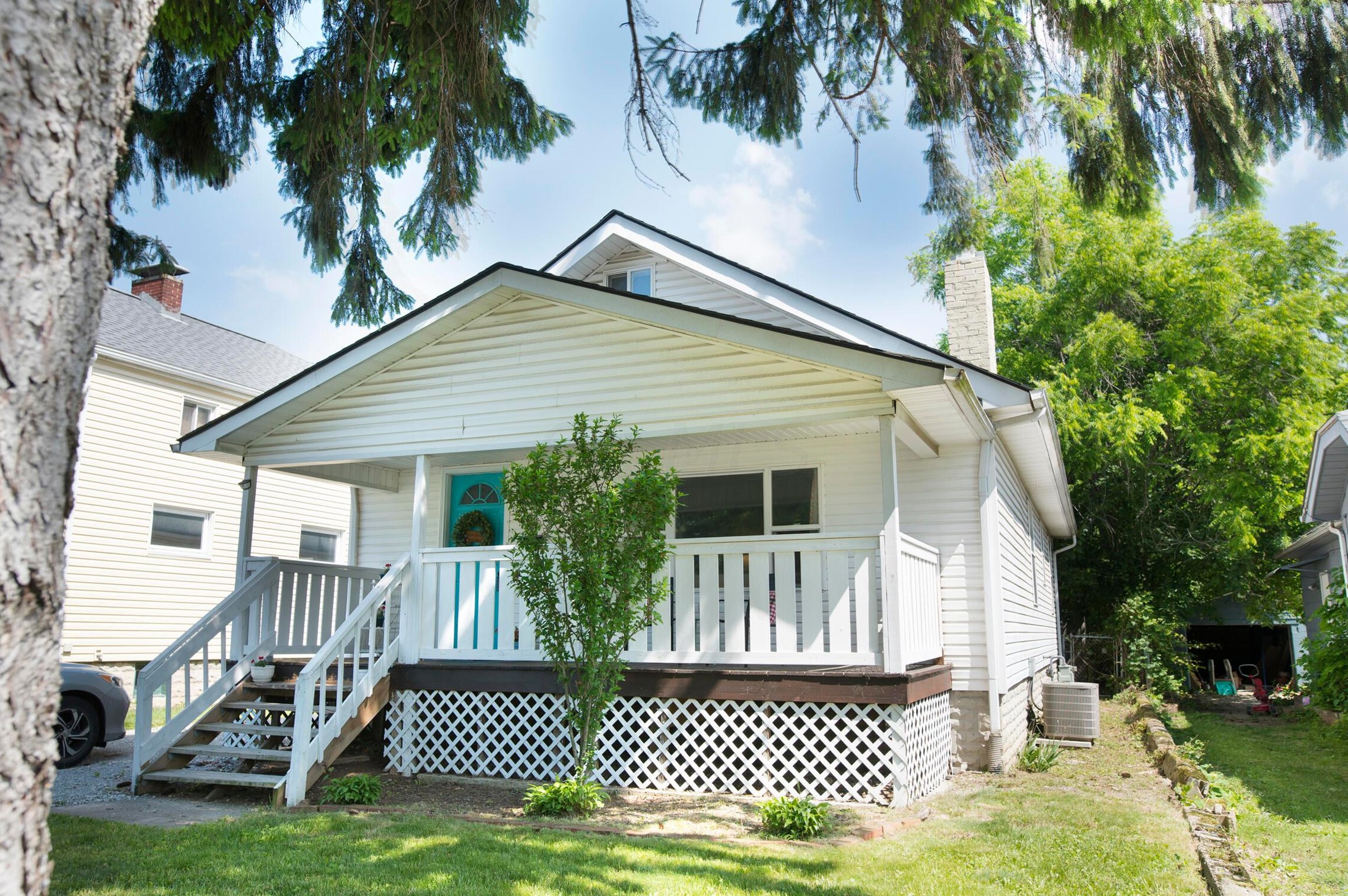2710 Dibblee Ave, Columbus, OH 43204-3427
