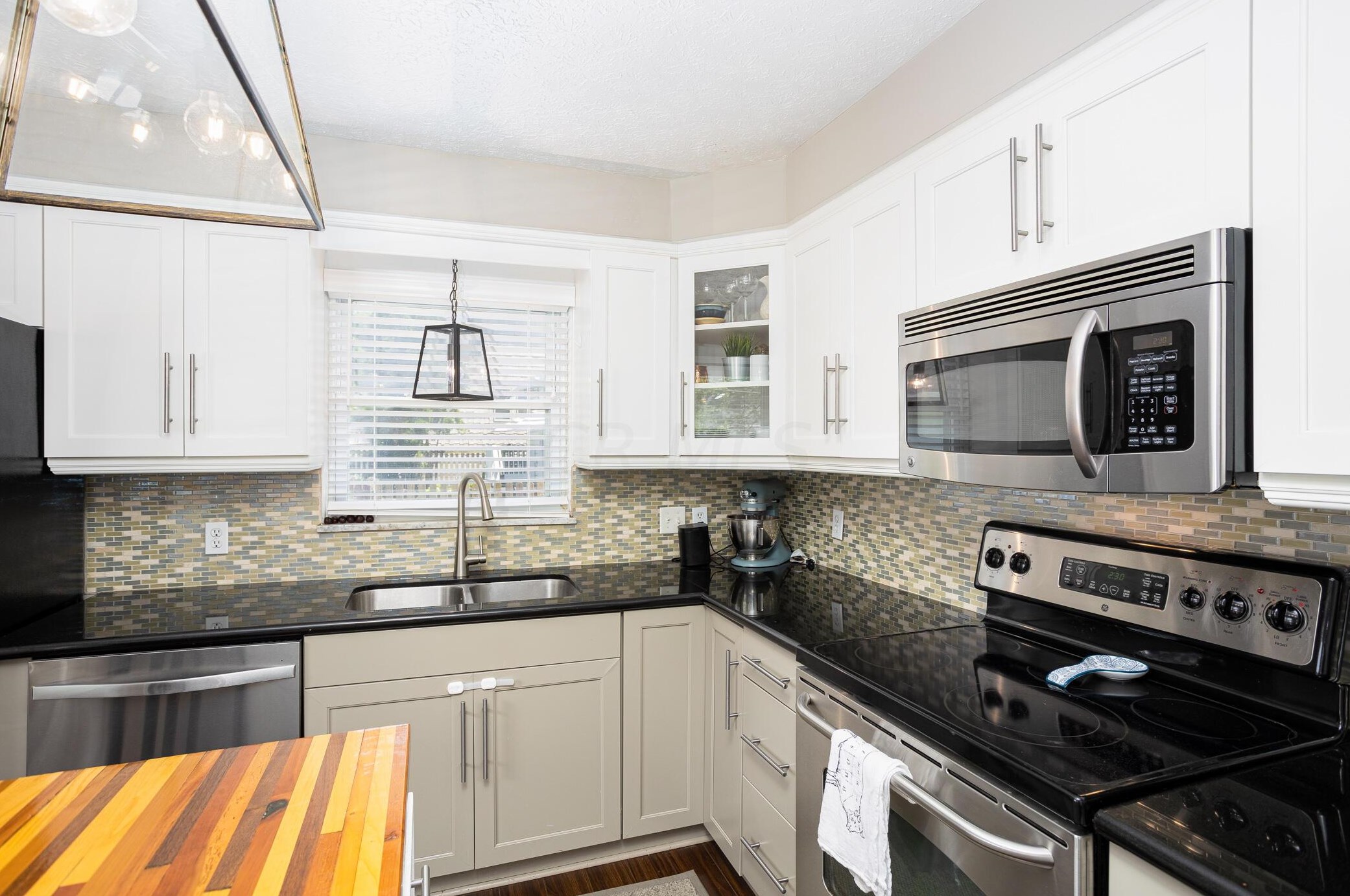 82 Richards Rd, Columbus OH 43214-3749 exterior