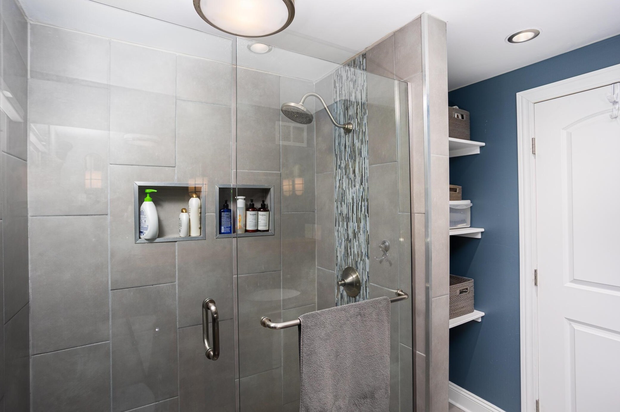 82 Richards Rd, Columbus OH 43214-3749 exterior