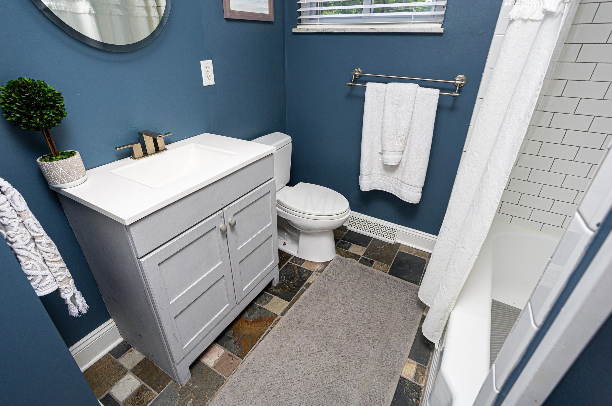 82 Richards Rd, Columbus OH 43214-3749 exterior