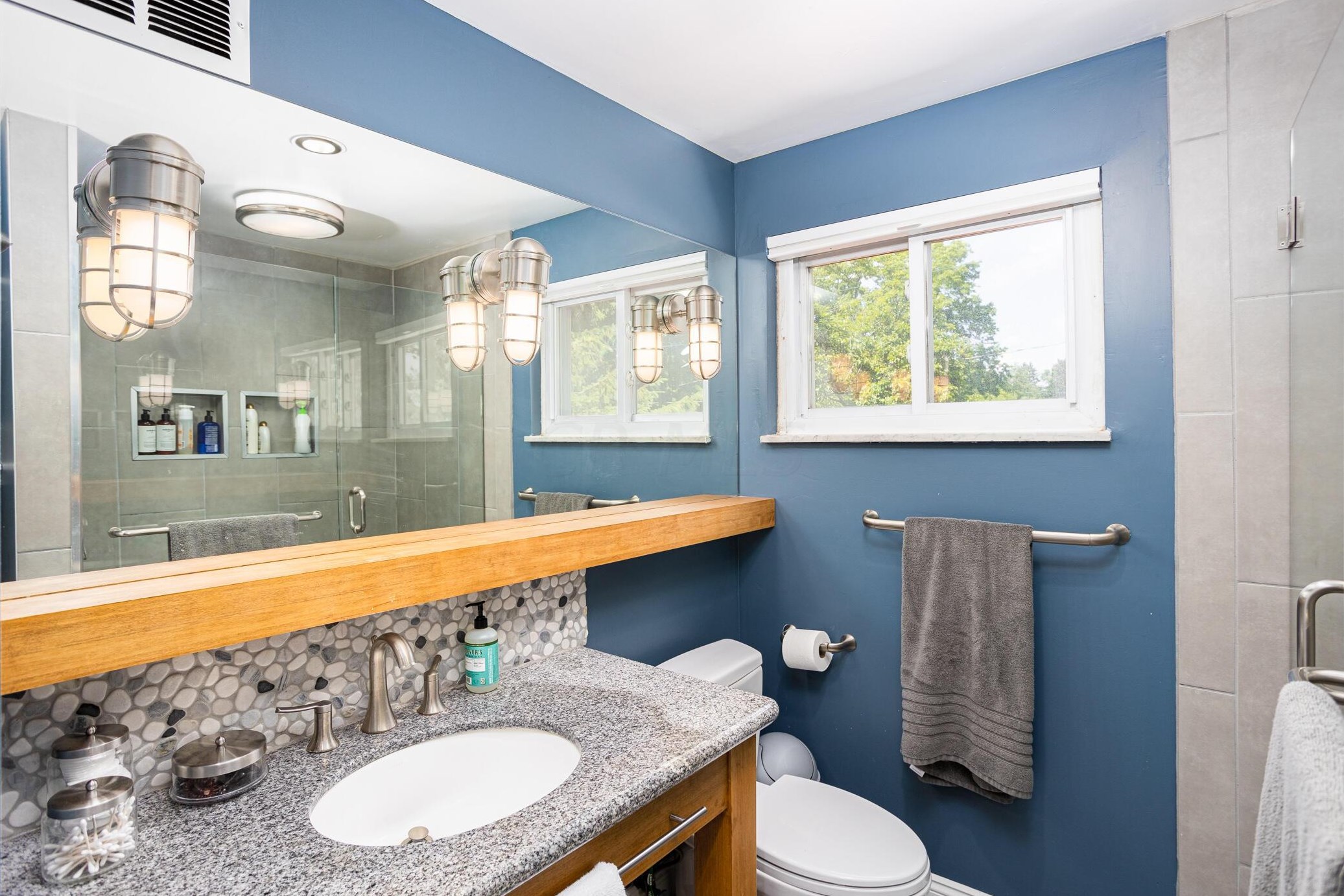 82 Richards Rd, Columbus OH 43214-3749 exterior